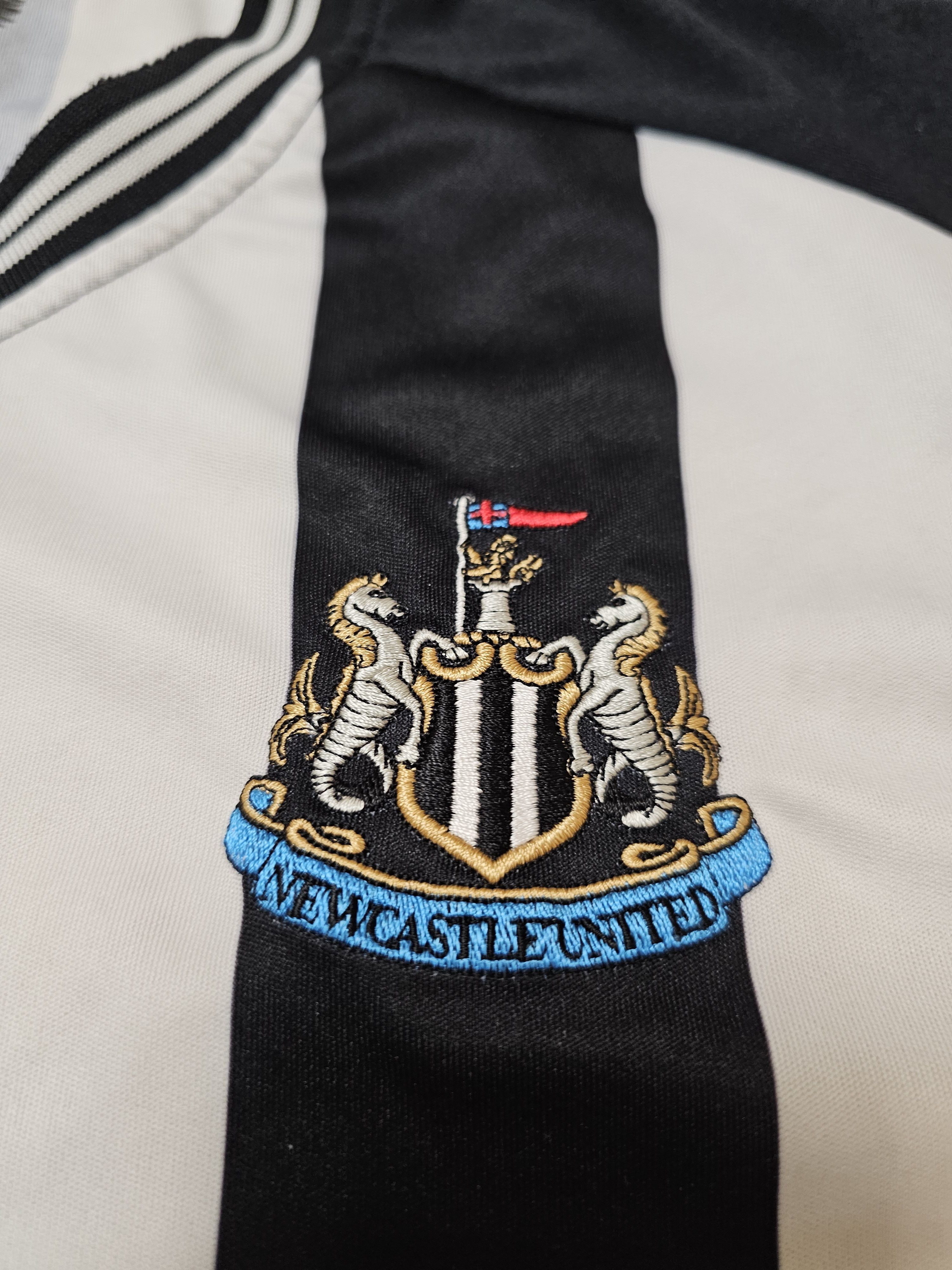 Other NEWCASTLE UNITED 2023 2024 HOME FOOTBALL SHIRT SOCCER JERSEY Size US XL / EU 56 / 4 - 4 Thumbnail