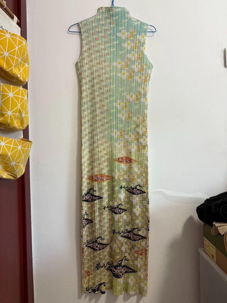 Issey Miyake Issey Miyake size:3 Light green pleated submarine dress Size S / US 4 / IT 40 - 1 Thumbnail