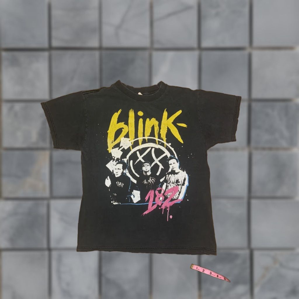 Vintage VINTAGE Blink 182 T-Shirt Black Small Mens 19x24 Size S Regular Black T-Shirt Men Größe? Size US S / EU 44-46 / 1 - 1 Thumbnail