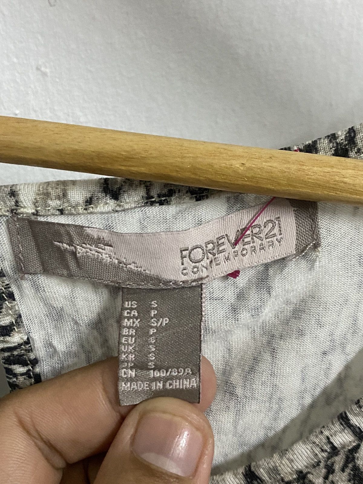 Forever 21 × Vintage Women Blouse Singlet material polyester Size S / US 4 / IT 40 - 5 Thumbnail