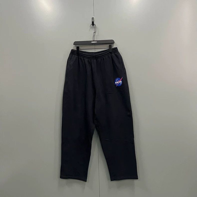 Balenciaga Balenciaga size XS Black Patch Logo Sweatpants Size US 26 / EU 42 - 1 Thumbnail