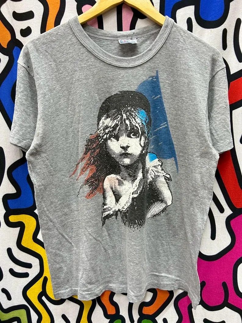 Vintage Vintage 1980s Les Miserable 75/25 tshirt size L Size US L / EU 52-54 / 3 - 2 Thumbnail