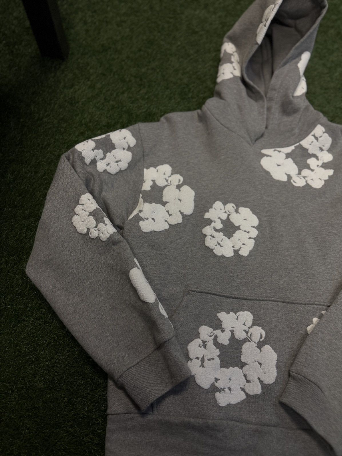 DENIM TEARS Denim Tears OG Cotton Wreath Hoodie Size L (NEW) Size US L / EU 52-54 / 3 - 3 Thumbnail