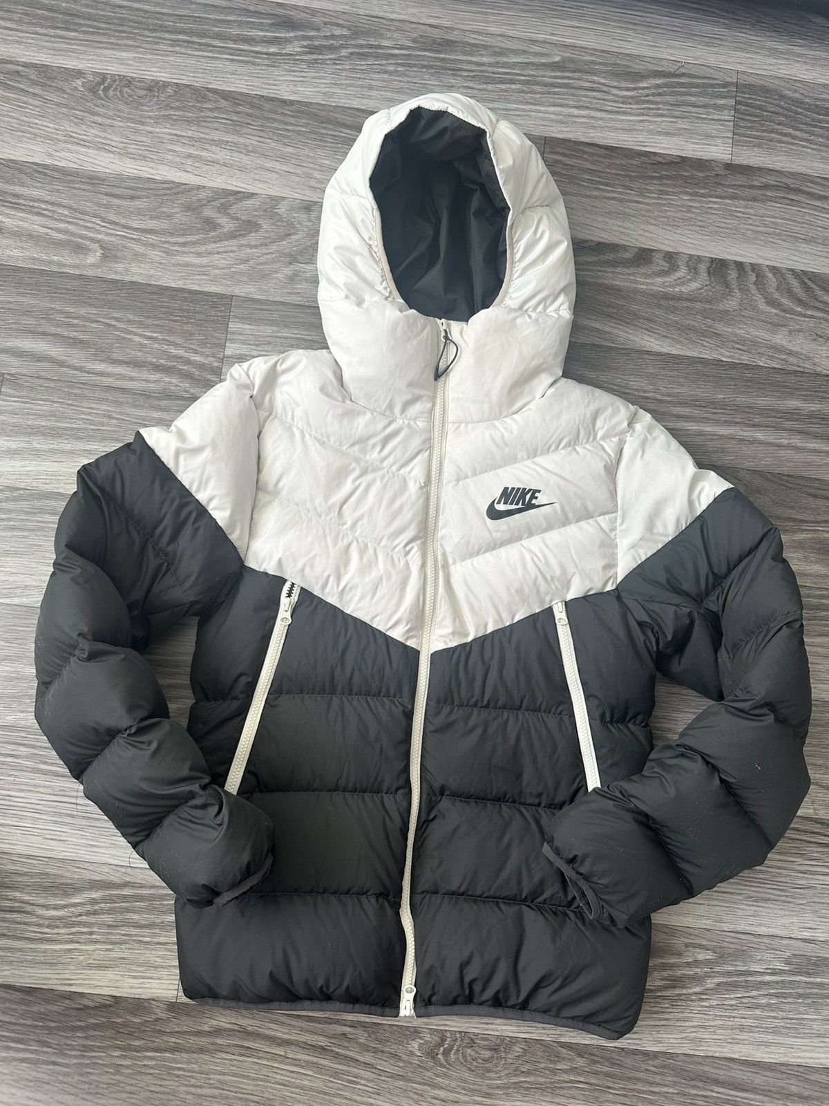 Nike Puffer White Black Down Jacket vintage y2k storm fit