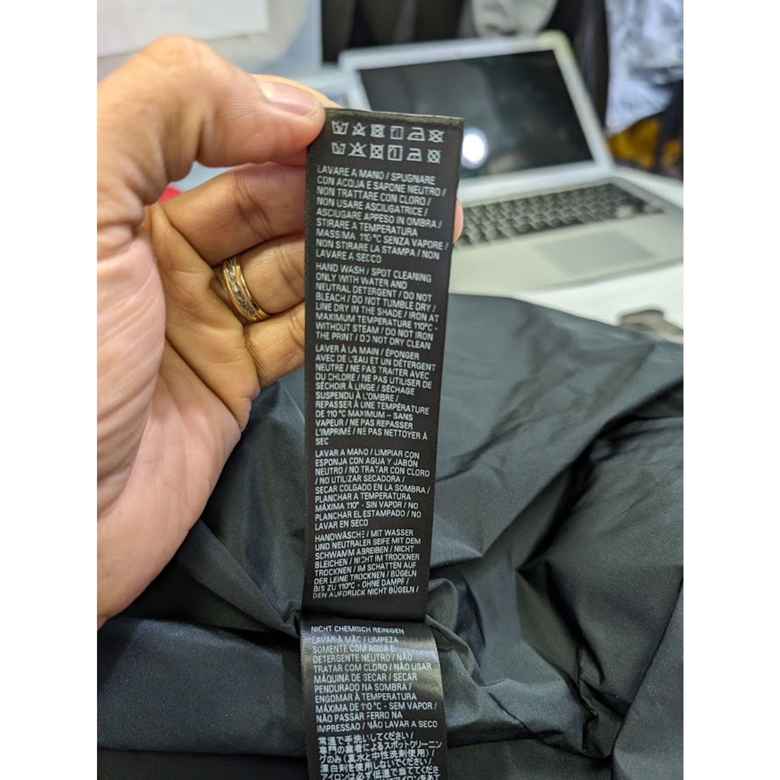Balenciaga o1rshd1 Technical Micro Faille C-Shape Puffer Jacket in Red Size XS / US 0-2 / IT 36-38 - 15 Thumbnail