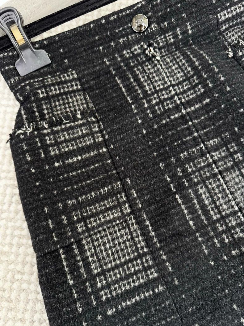 Chanel Chanel Plaid Skirt Size 34 Authentic -2505 Size 33" - 2 Thumbnail