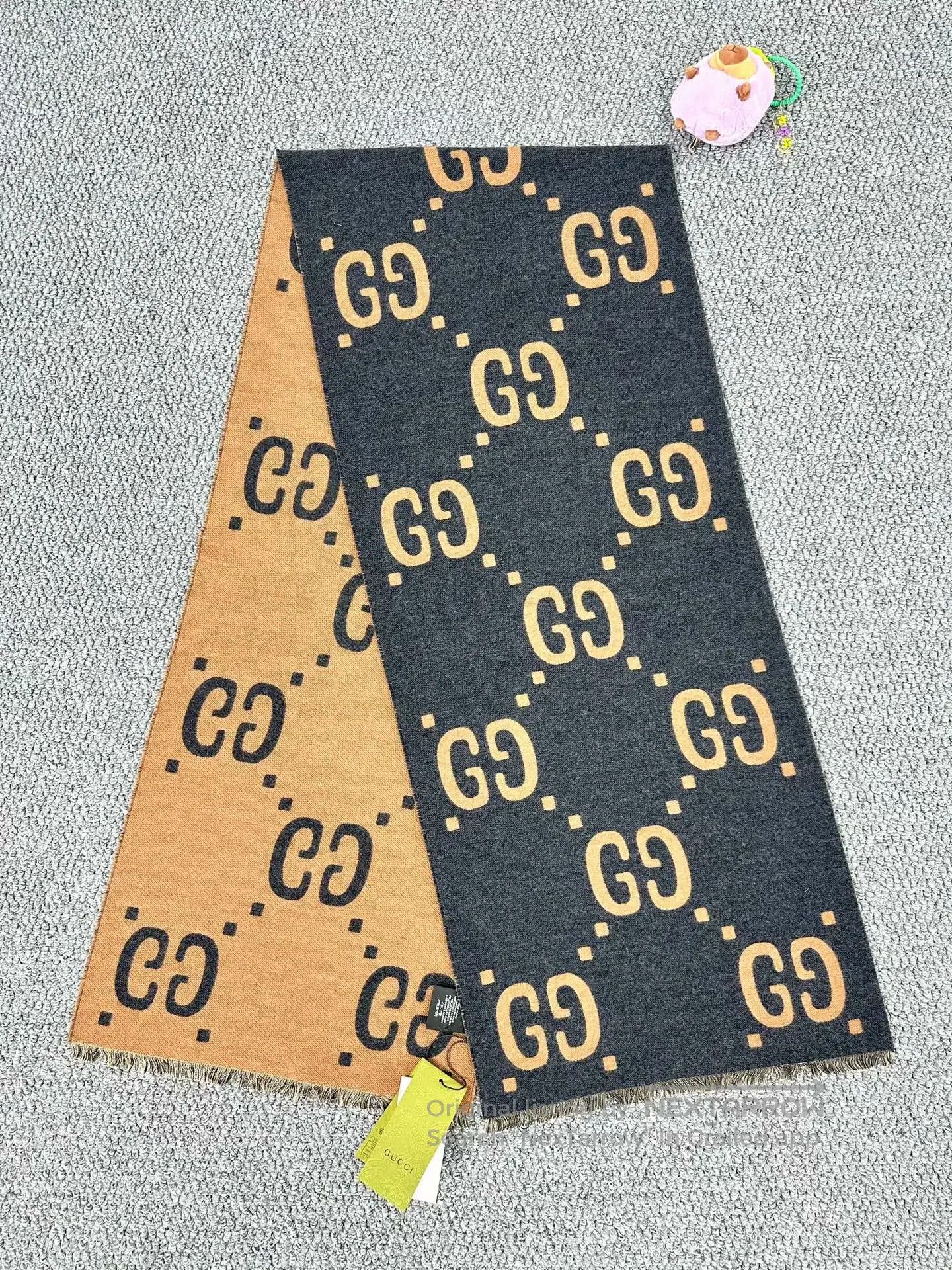 Gucci Guicci Grey and brown color block old flower print double- Size ONE SIZE - 1 Thumbnail
