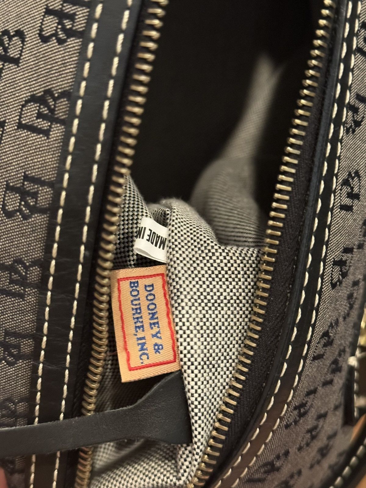 Dooney & Bourke Vtg Dooney & Bourke Signature Canvas Leather Shoulder Bag Size ONE SIZE - 8 Thumbnail