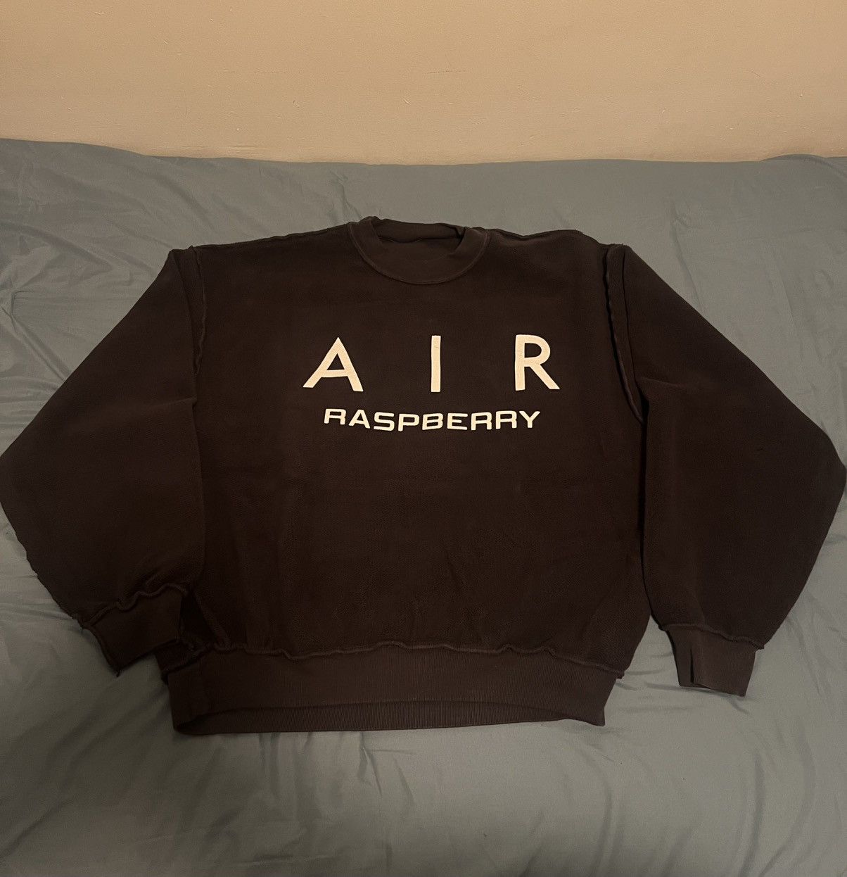 The GV Gallery GV Gallery Air Raspberry Crewneck Size Medium Size US M / EU 48-50 / 2 - 1 Thumbnail