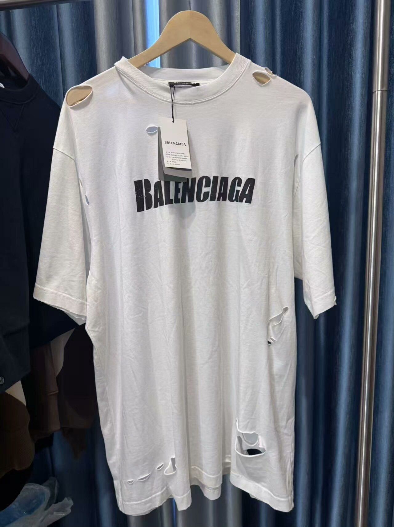 Balenciaga Balenciaga SS22 Destroyed Short Sleeve Tee Size US XXS / EU 40 - 1 Thumbnail