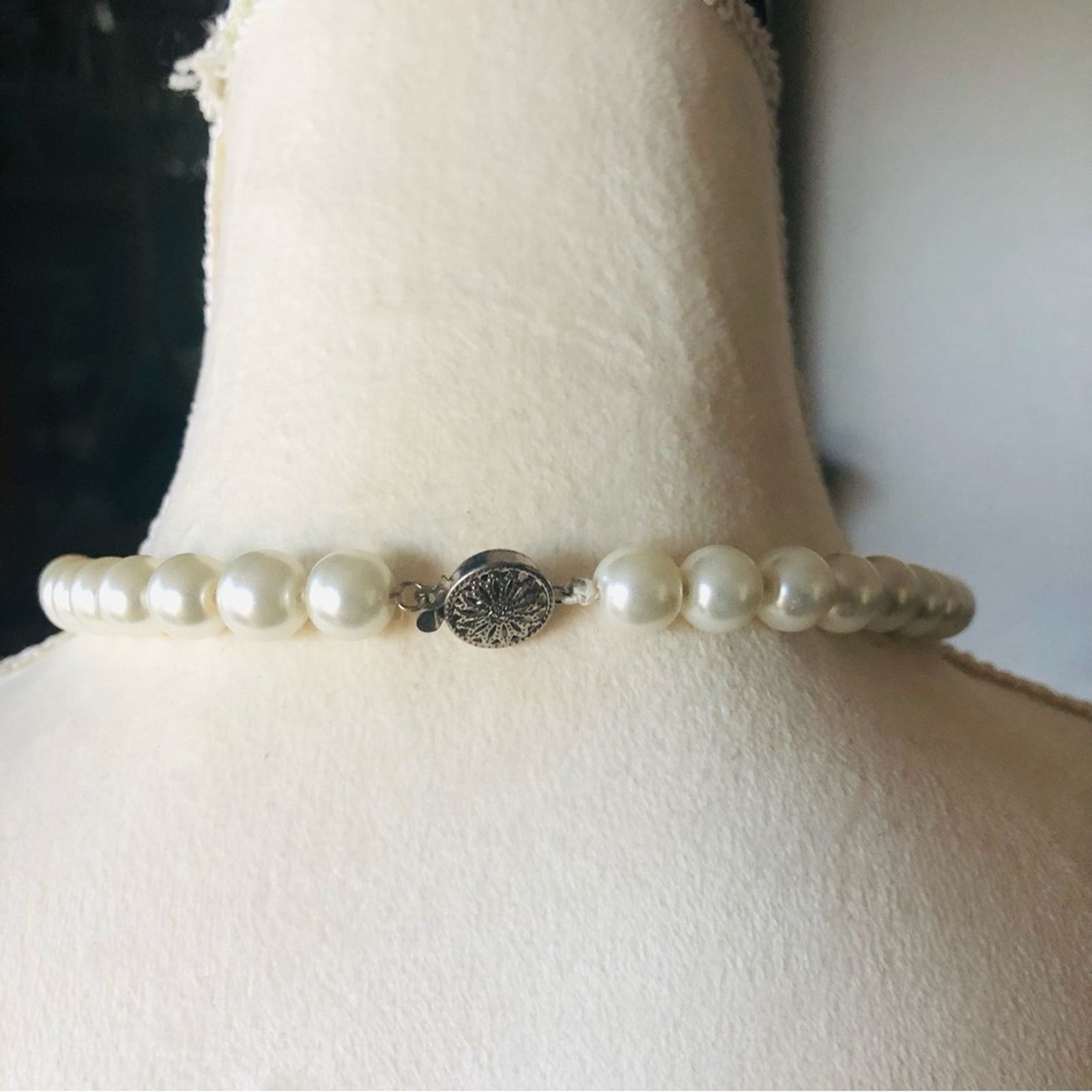 Vintage Vintage hand knotted white faux pearl necklace Size ONE SIZE - 7 Thumbnail