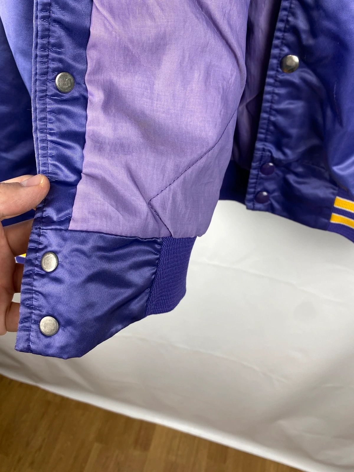 Chalk Line Vintage Los Angeles Lakers Chalk Line Bomber Jacket size XL Size US XL / EU 56 / 4 - 14 Thumbnail