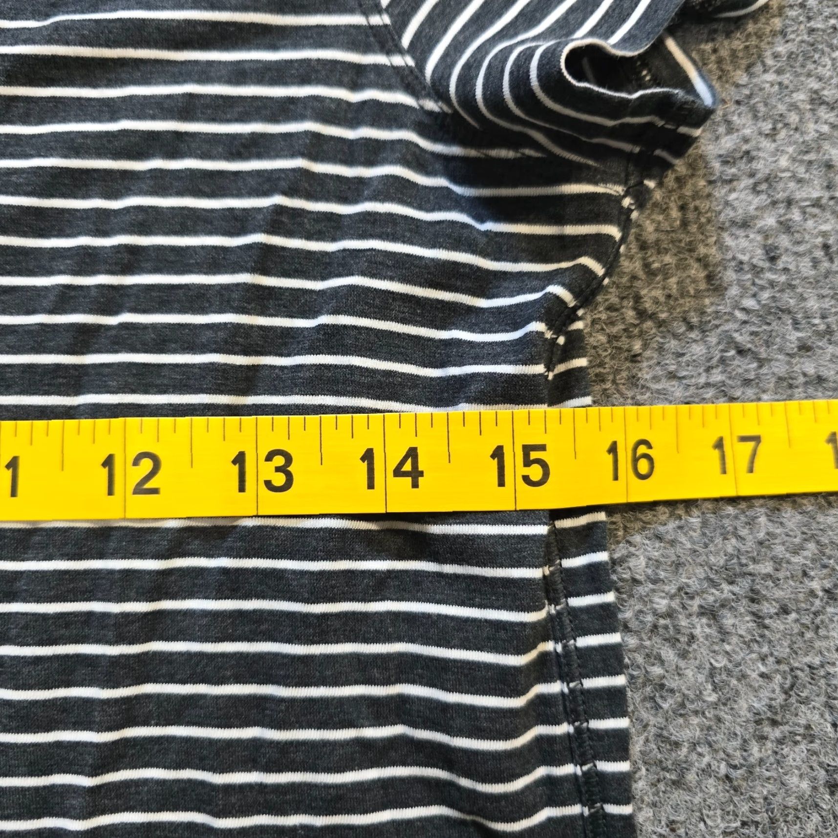 Lululemon Lululemon T-Shirt Womens Size 4 Black White Striped Love Tee Short Sleeve V-Neck Capsule Features Breathable Lightweight Stretch Regular Size S / US 4 / IT 40 - 4 Thumbnail