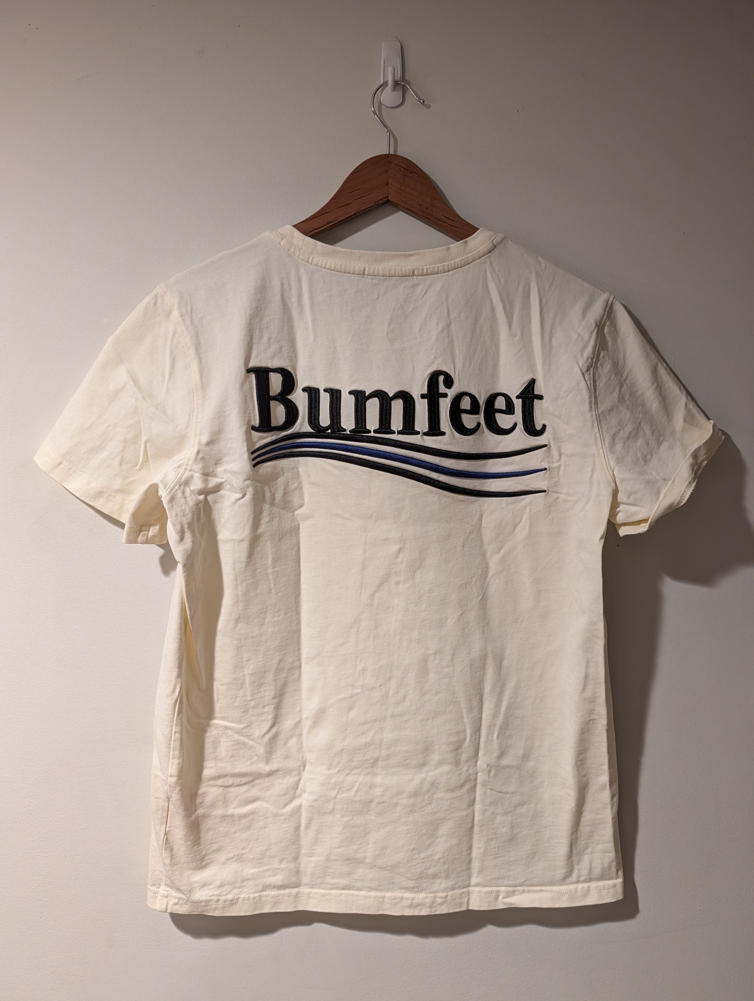 Gildan Vintage Bumfeet Streetwear Parody T-Shirt Cream Embroidered Size US L / EU 52-54 / 3 - 1 Thumbnail