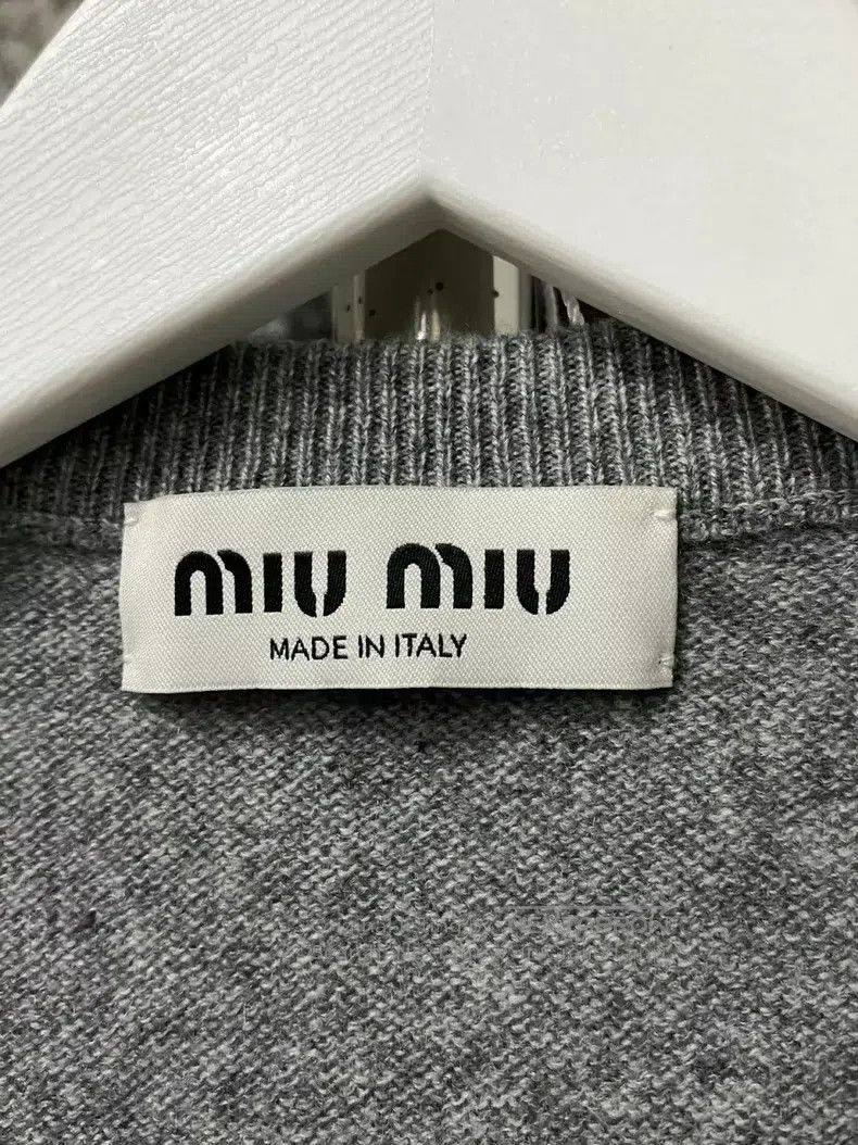 Miu Miu Miu Miu 40 Cashmere rhombic embroidered letter logo vest Size M / US 6-8 / IT 42-44 - 5 Thumbnail