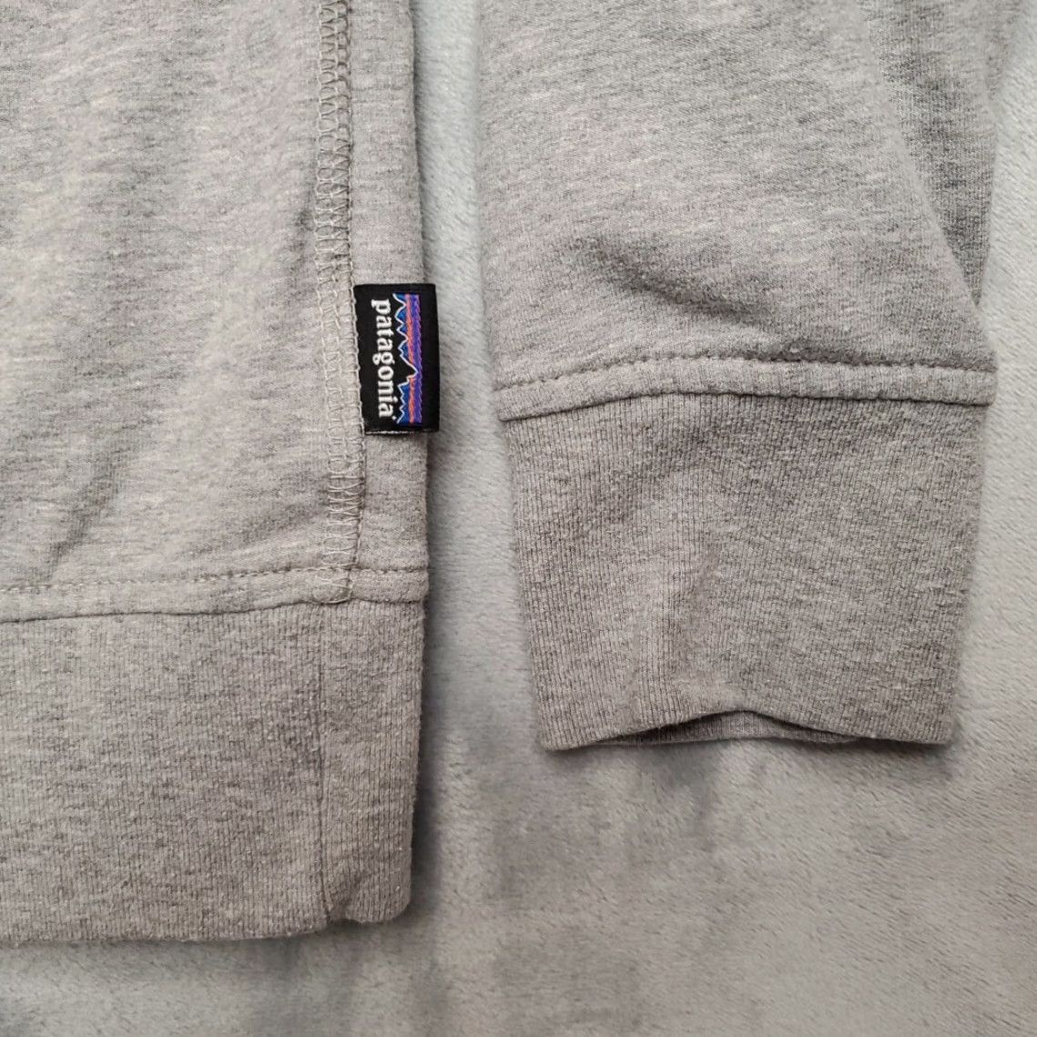 Patagonia VINTAGE Patagonia Sweatshirt Women XS White Fitz Roy Bison Organic Cotton Blend Pullover Size XS / US 0-2 / IT 36-38 - 2 Thumbnail