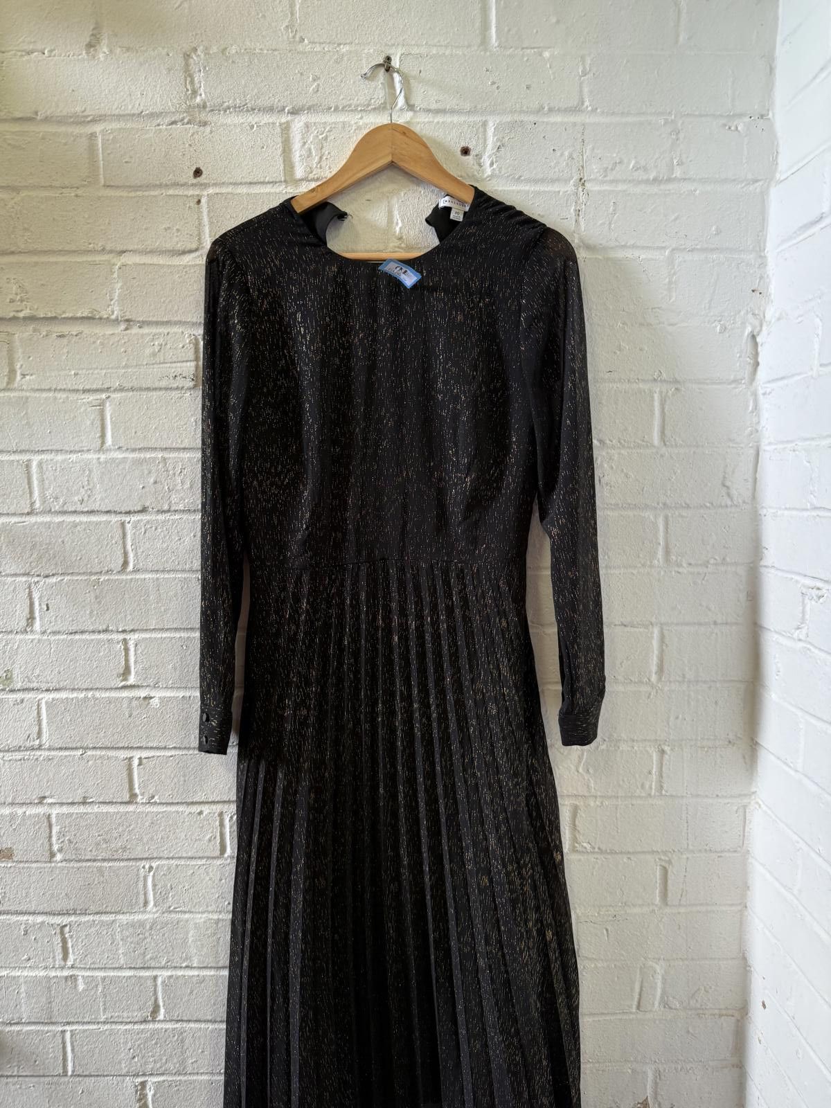Warehouse Warehouse Black Long Sleeve Pleated Dress with Gold Detail Size L / US 10 / IT 46 - 2 Thumbnail