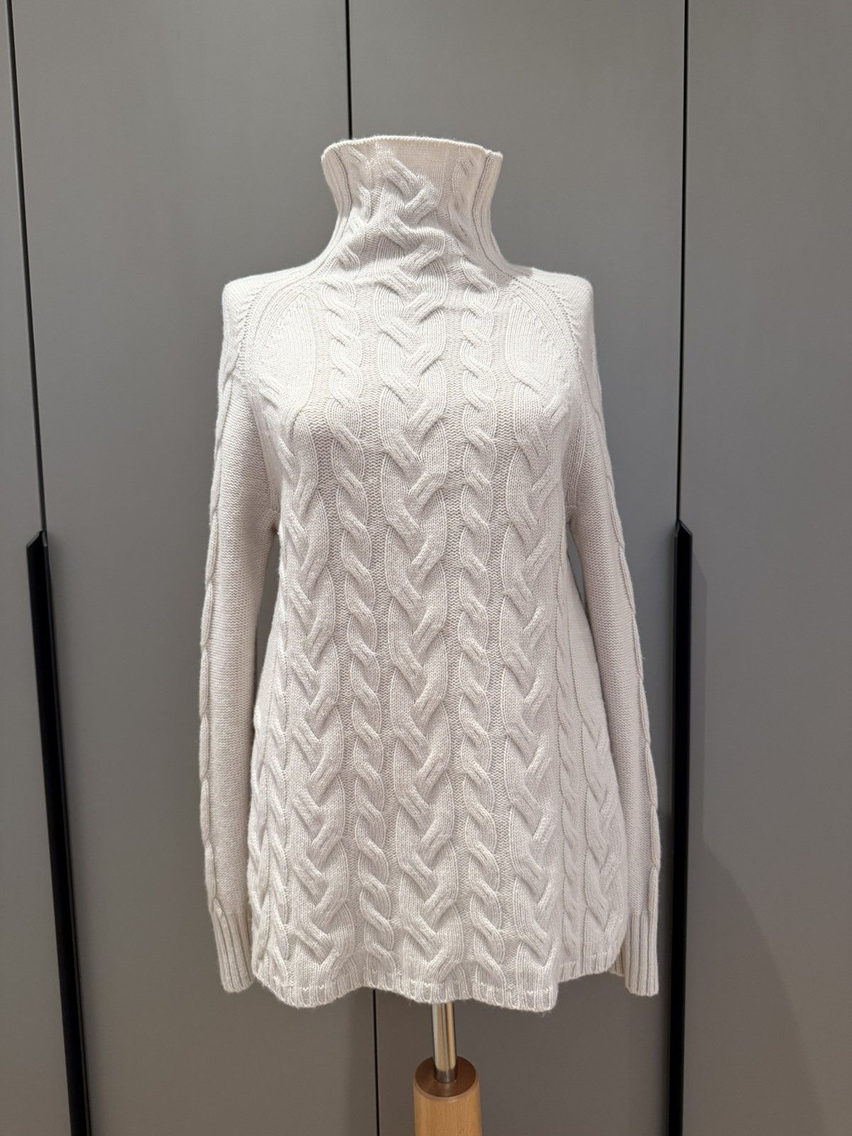 Max Mara Cashmere and wool sweater, Max Mara Size M / US 6-8 / IT 42-44 - 15 Thumbnail