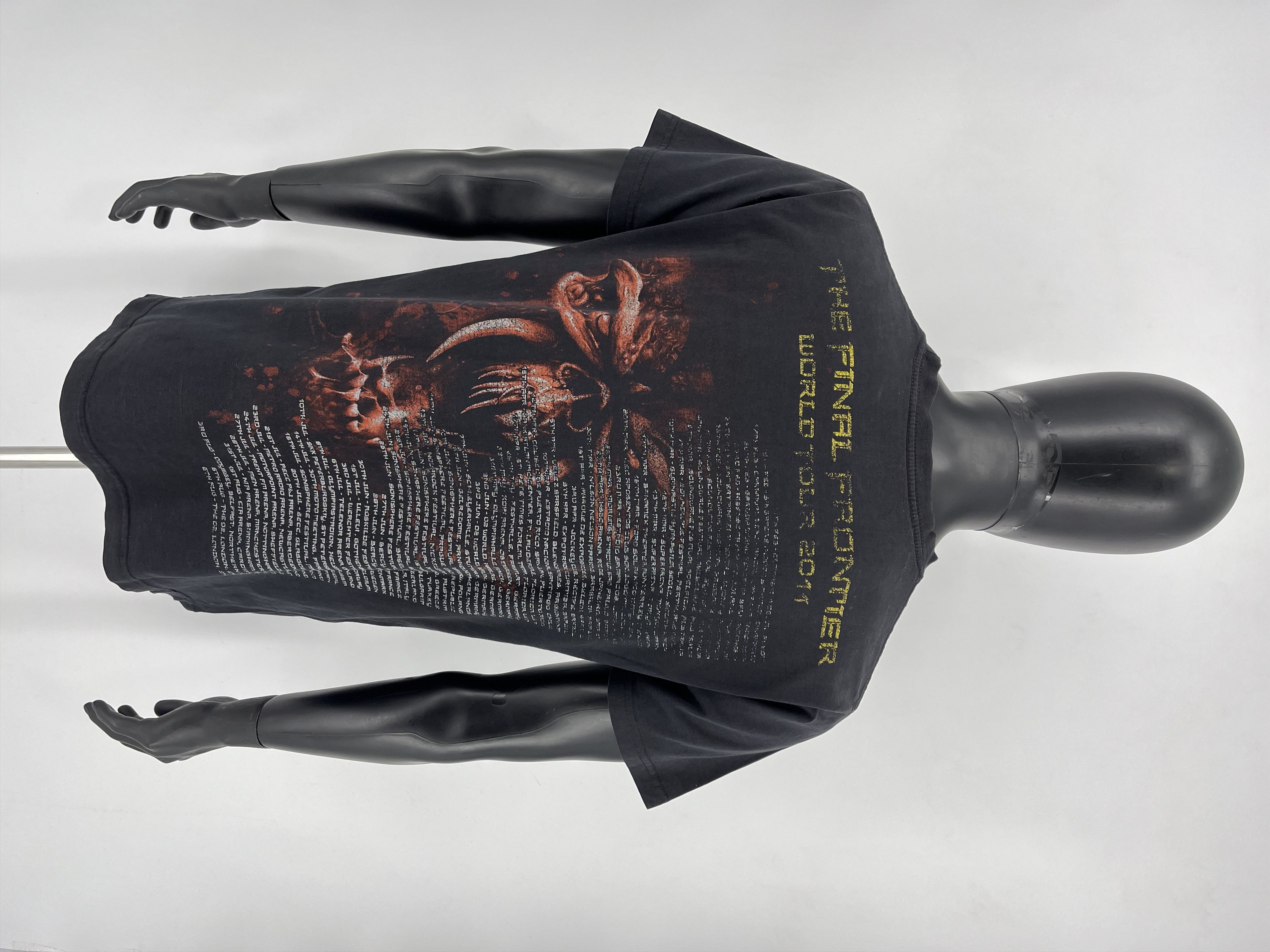 Band Tees Vintage Iron Maiden The Final Frontier 2011 Tour T-Shirt Size US M / EU 48-50 / 2 - 9 Thumbnail