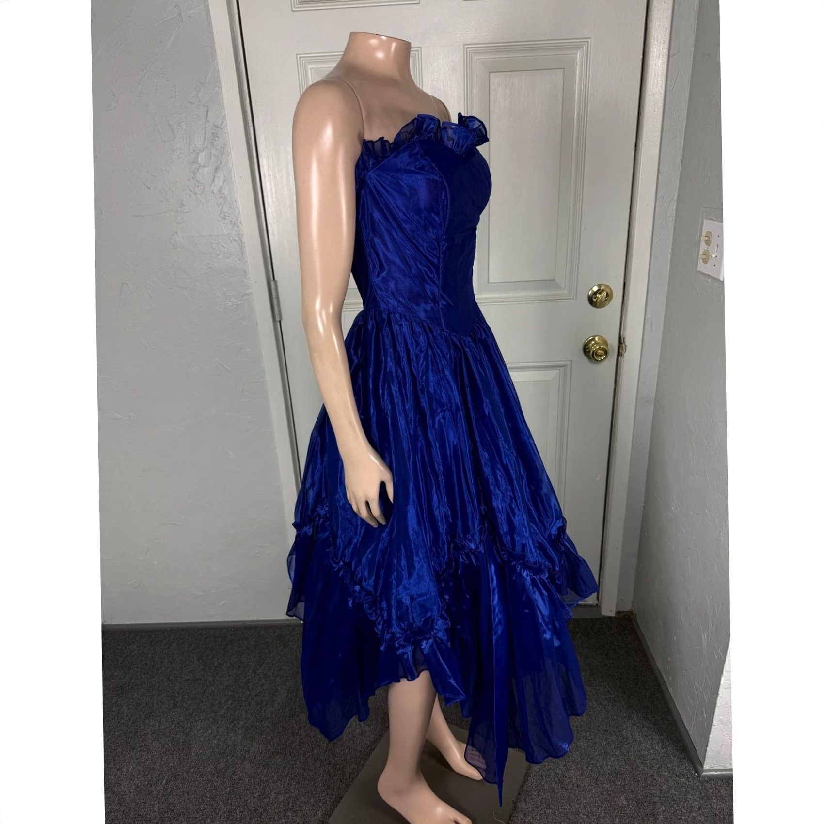 prom dress xs Dancing Queen 4406 size long evening gowns with puff sleeves. Poly USA 9410 - Tiered