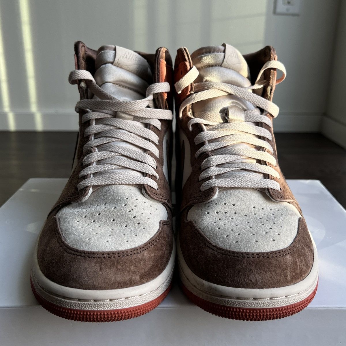 Nike Jordan 1 Retro High OG - Dusted Clay Size US 10 / EU 43 - 3 Thumbnail