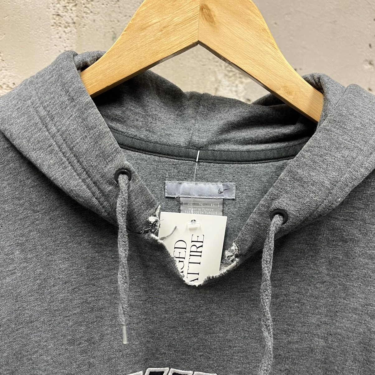 Nike Nike Vintage Y2K Gray Embroidered Swoosh Logo Fleece Hoodie Size US XL / EU 56 / 4 - 5 Thumbnail
