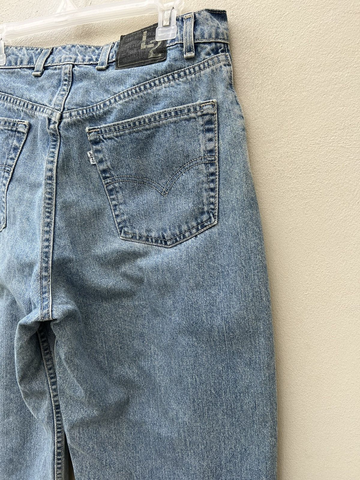 Levi's Vintage 1992 Levi’s L2 Light Blue Denim Baggy Fit Jeans Size US 33 - 18 Thumbnail