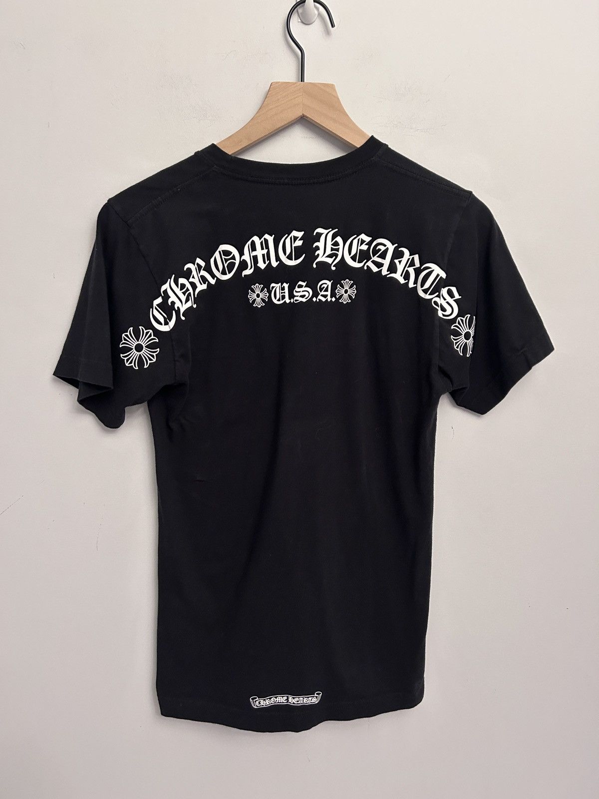 Chrome Hearts Chrome Hearts Scroll ShoulderLogo Pocket T-Shirt - Black S Size S / US 4 / IT 40 - 1 Thumbnail