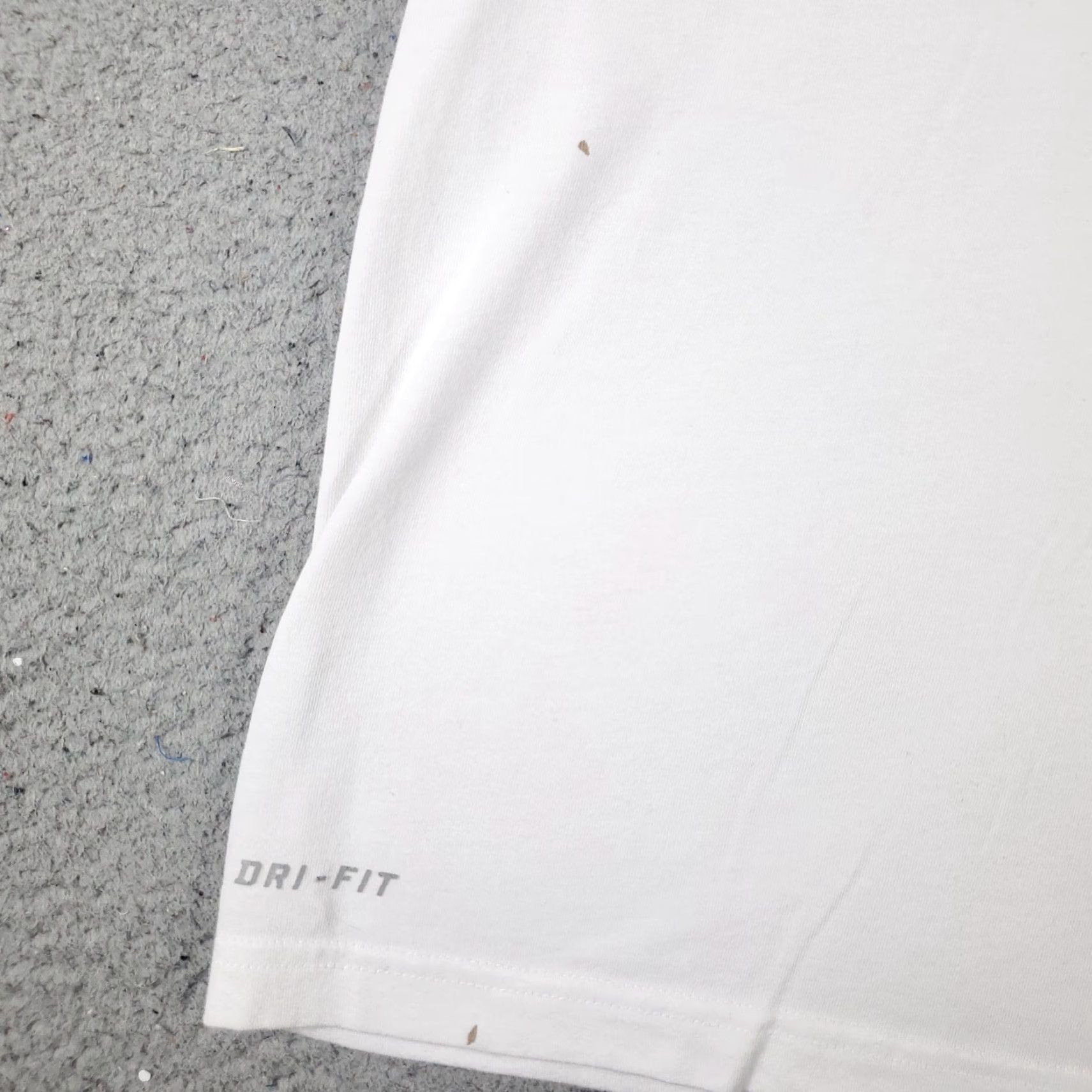 Nike Nike T-Shirt Mens XL White Swoosh Casual Short Sleeve Sports Classic Size US XL / EU 56 / 4 - 4 Thumbnail