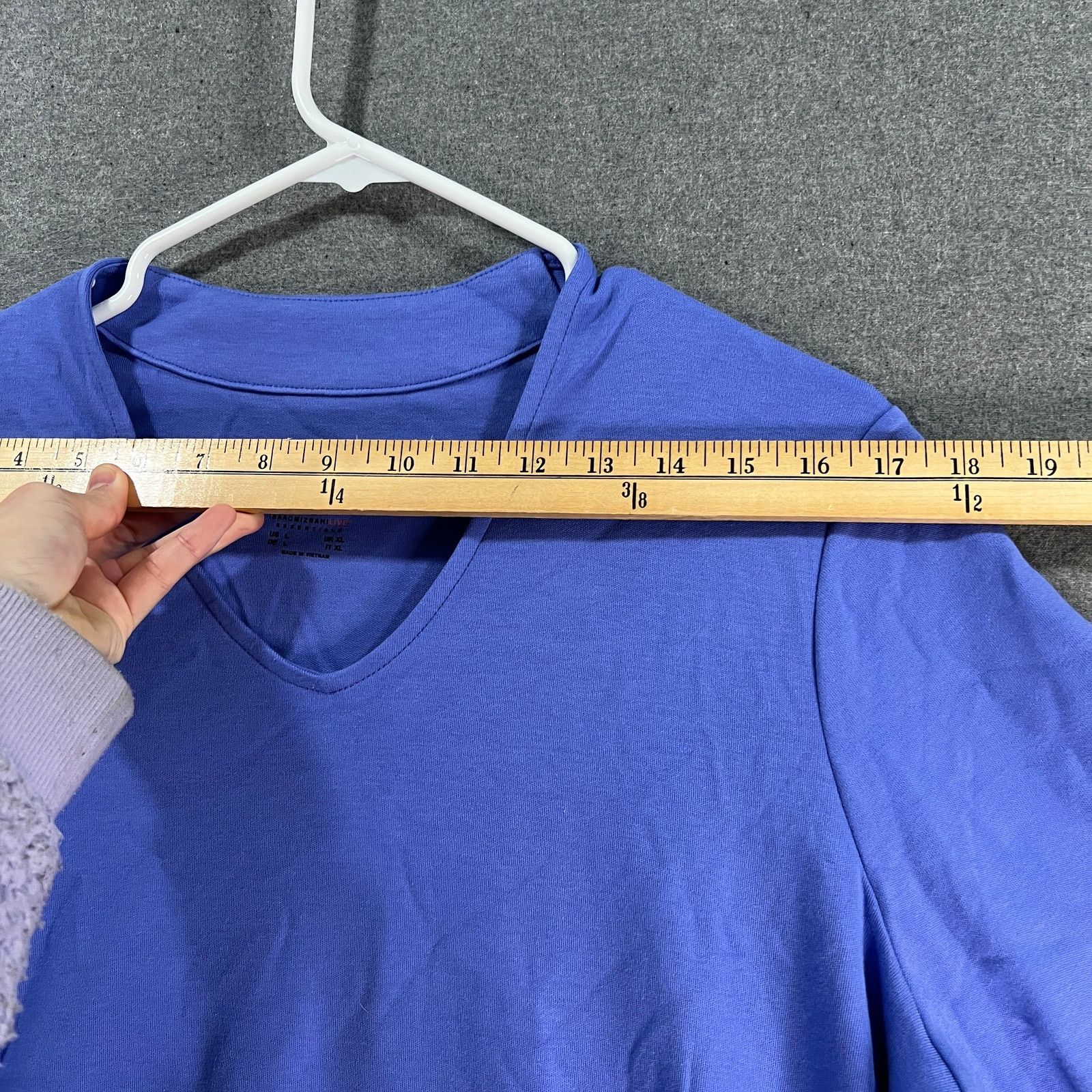 Isaac Mizrahi Isaac Mizrahi LIVE! Essentials V-Neck Elos Sleeve Size L / US 10 / IT 46 - 6 Thumbnail