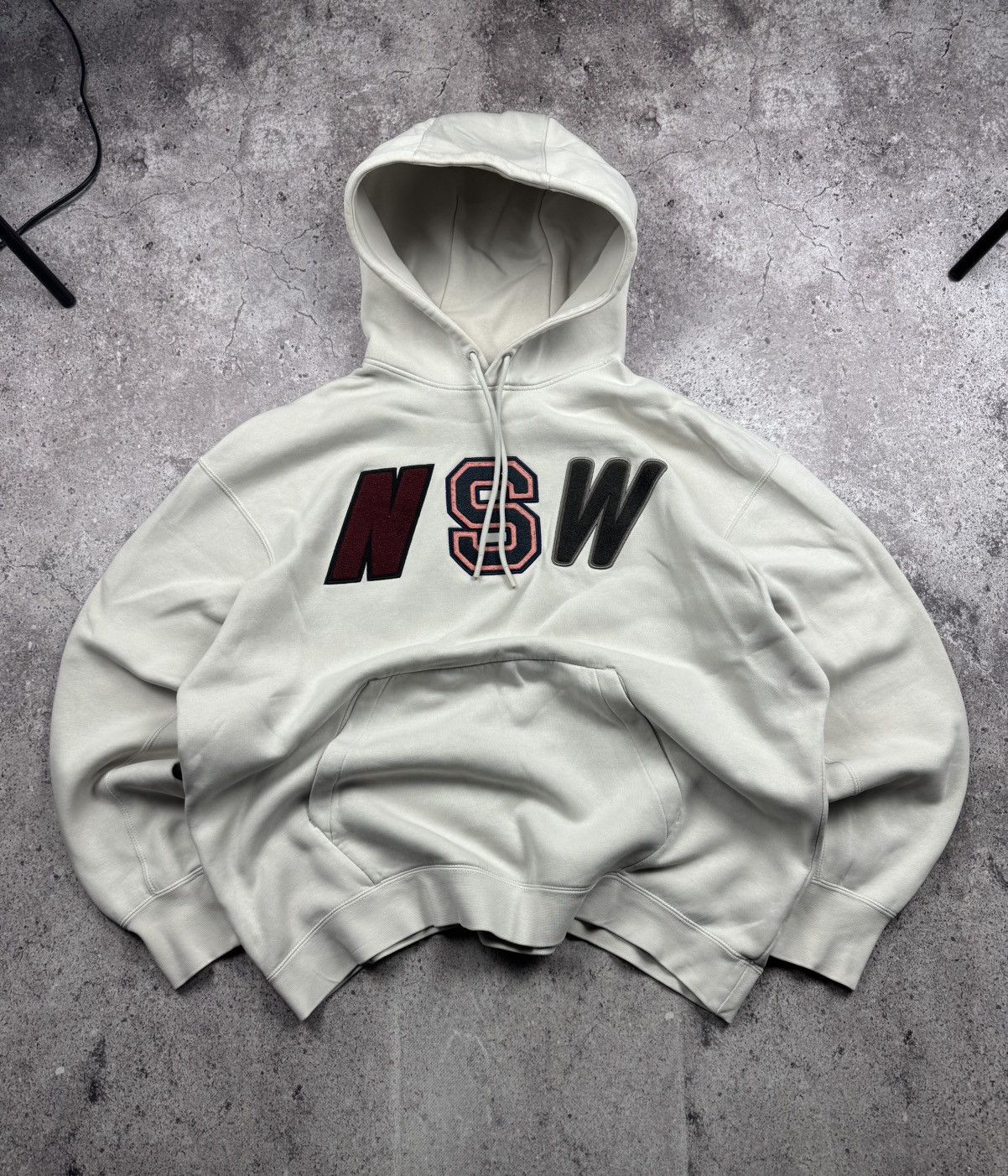 Nike Vintage Nike NSW Boxy Y2K Centre logo Oversized Hoodie Size US L / EU 52-54 / 3 - 1 Thumbnail
