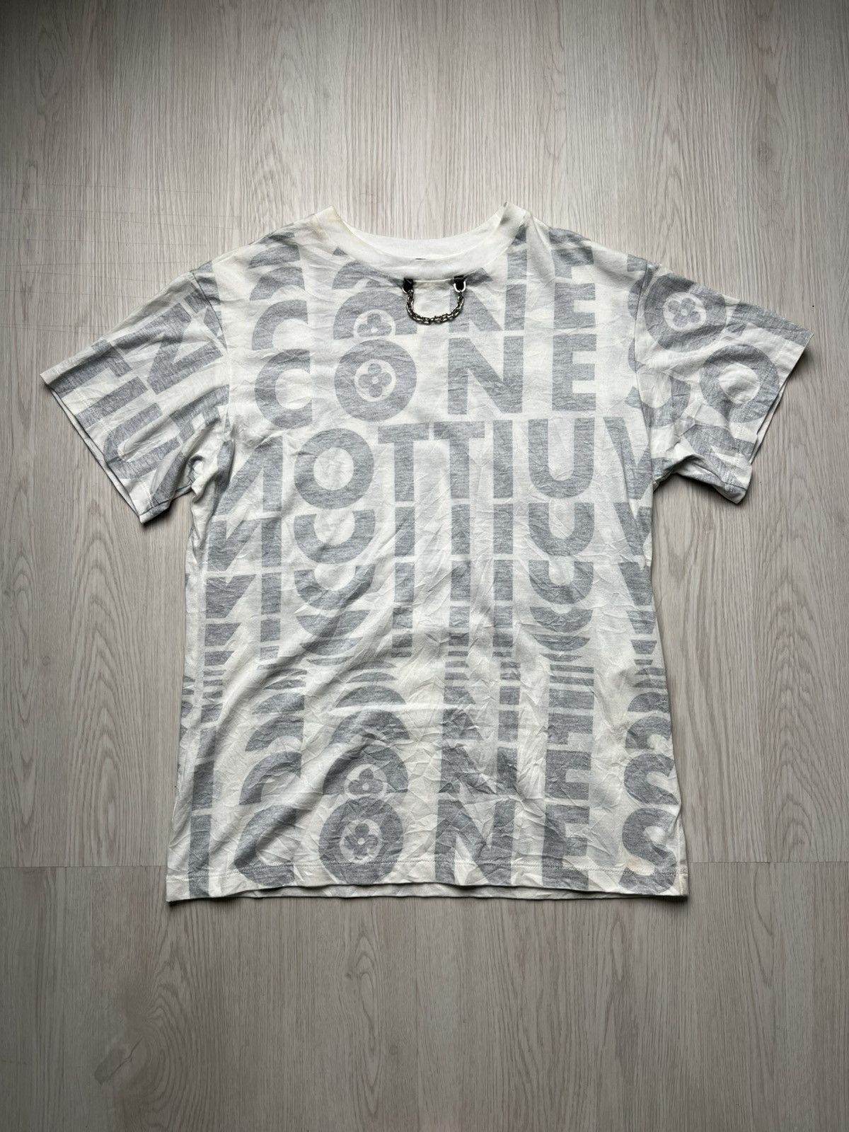 Louis Vuitton Louis Vuitton Logo T Shirt With Chain Size US S / EU 44-46 / 1 - 1 Thumbnail