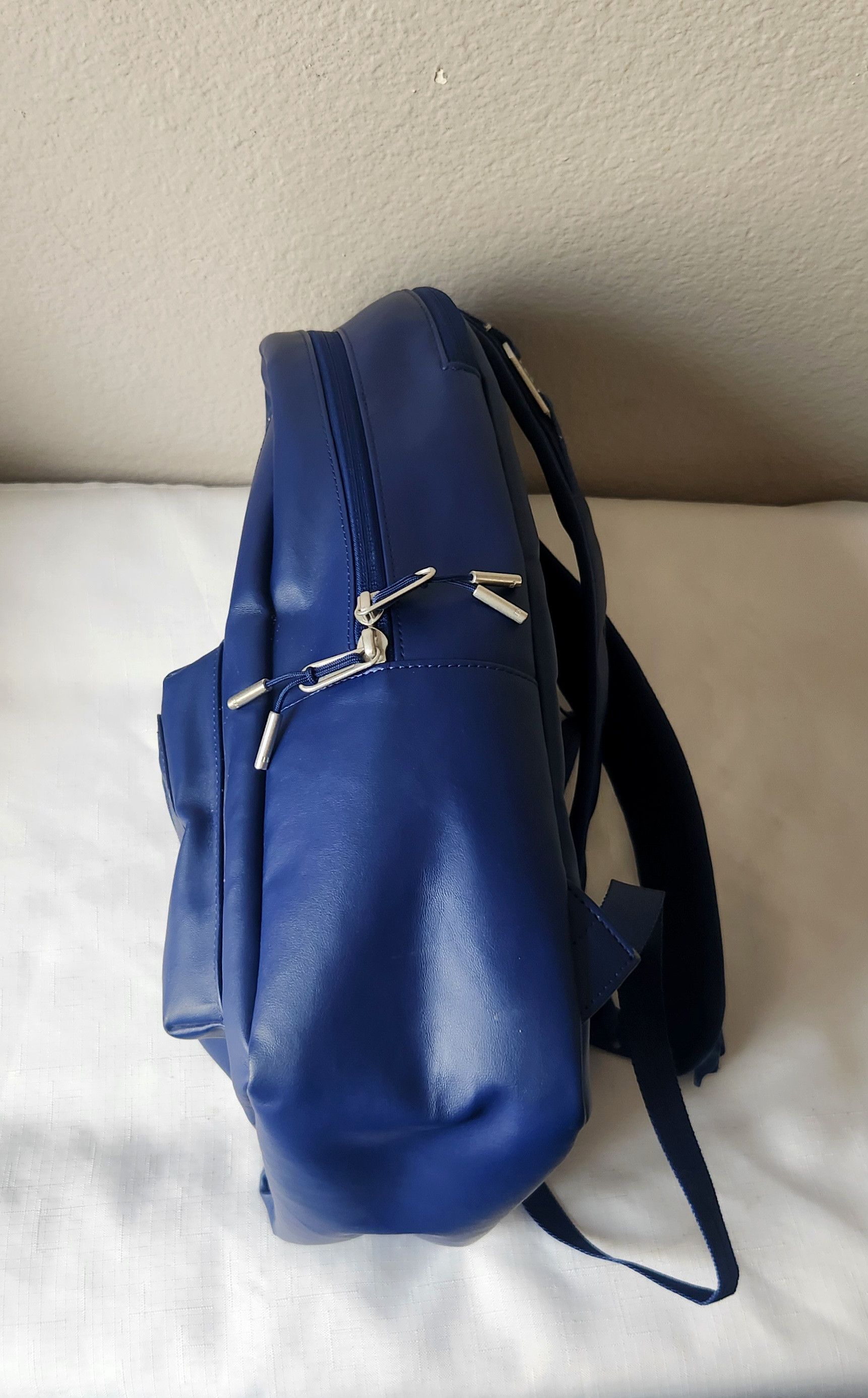 Other Db Douchebags "SAMPLE" Backpack 8L Deep Sea Blue Adult Rare Size ONE SIZE - 13 Thumbnail