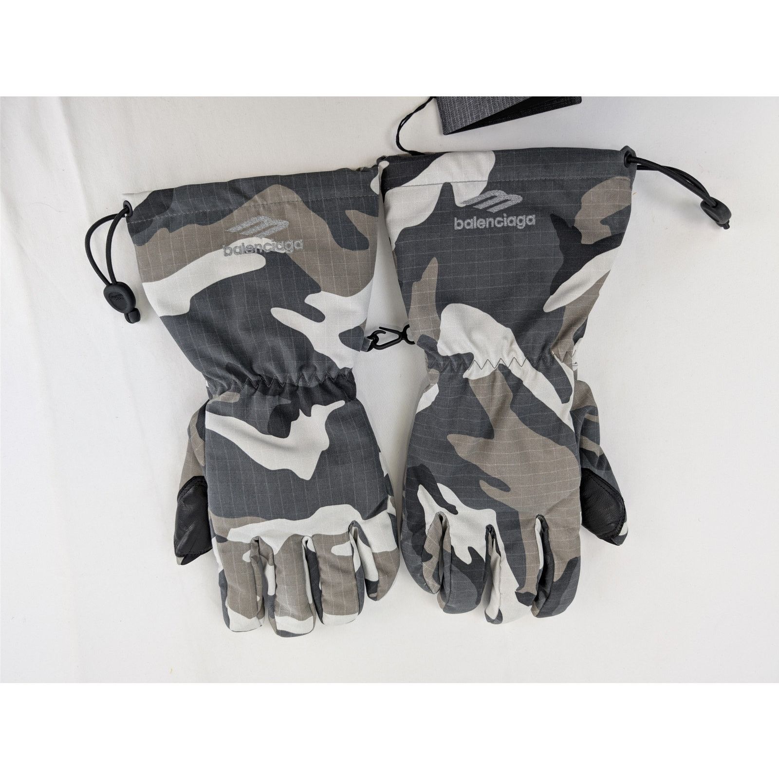 Balenciaga o1rshd1 Size: M / Ski Gloves in Camo / Grey / White Size ONE SIZE - 6 Thumbnail
