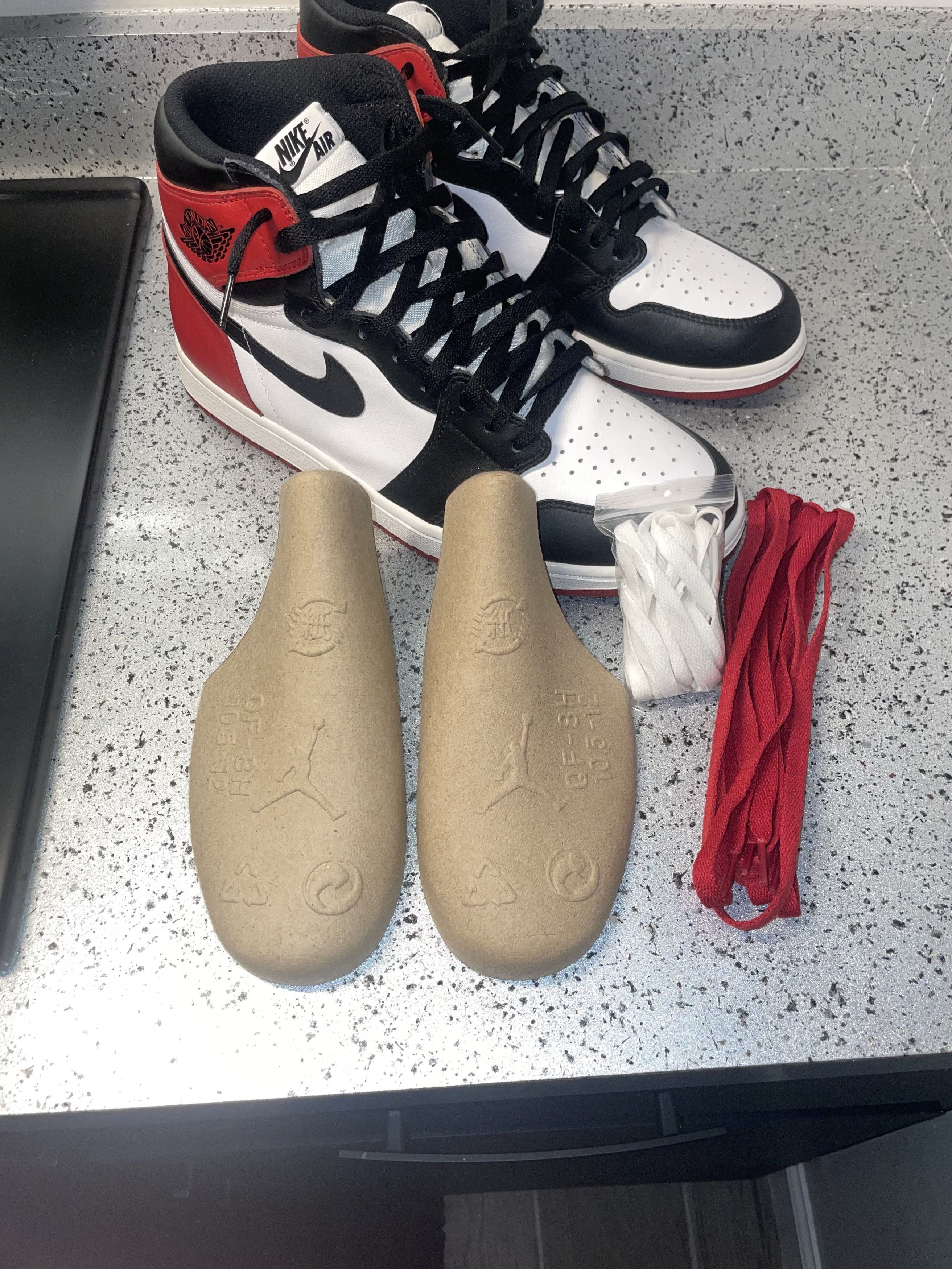 Jordan Brand 2016 Jordan Retro 1 Black Toe Size US 11.5 / EU 44-45 - 9 Thumbnail