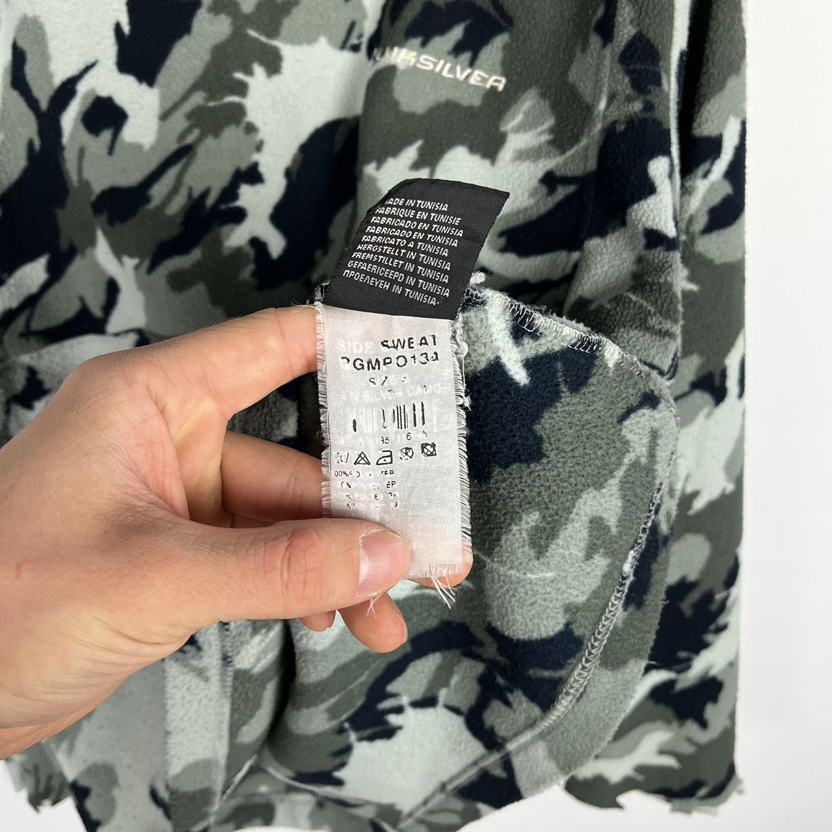 Quiksilver Vintage Y2K Quiksilver Camo Fleece Sweatshirt Outdoor Hiking Size US XS / EU 42 / 0 - 15 Thumbnail
