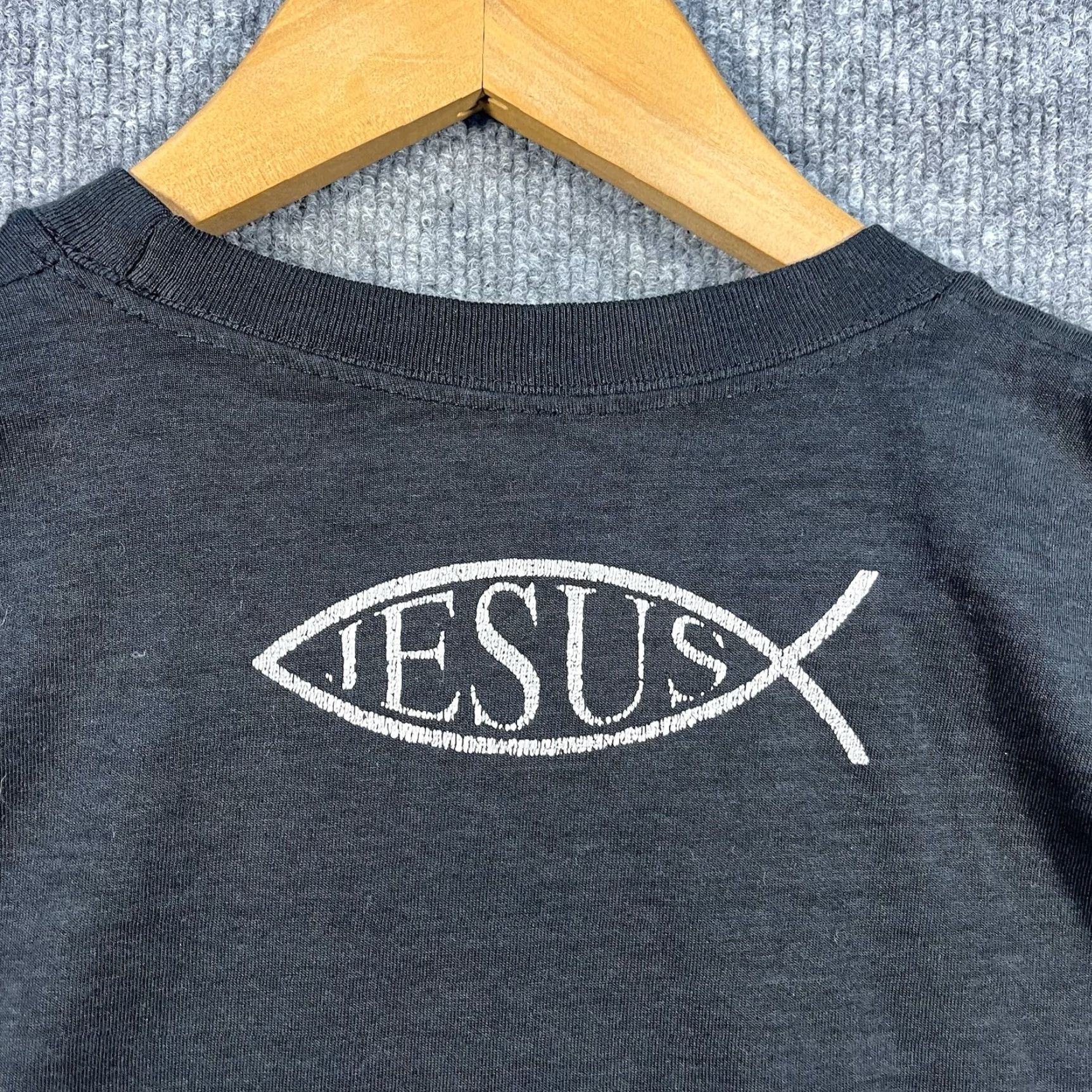 Anvil VINTAGE Religious Shirt Mens M Black Graphic Print Fish Jesus Christ God Christian 90s T-Shirt Size US M / EU 48-50 / 2 - 4 Thumbnail