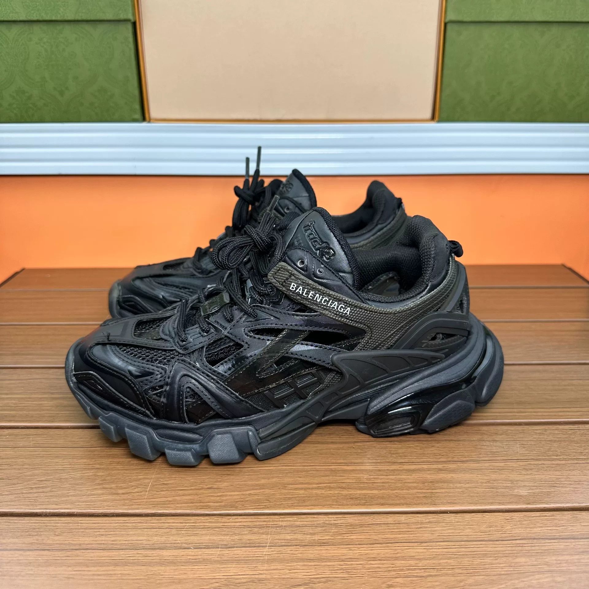 Balenciaga Balenciaga Black Lowtop Sneakers it_36 Women Size US 6 / IT 36 - 1 Thumbnail
