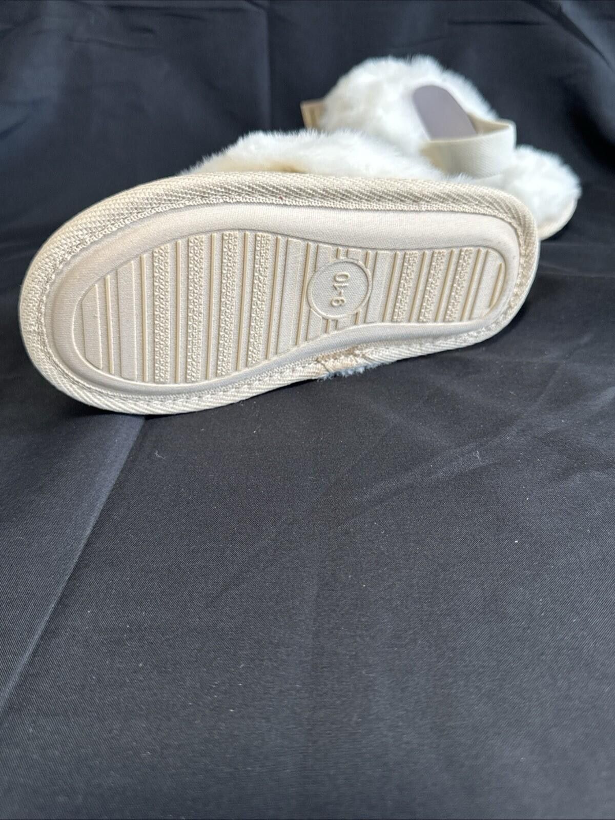 Other Holiday Time Mommy & Me Metallic Gold Slippers 9-10 (364) Size US 9.5 / IT 39.5 - 5 Thumbnail