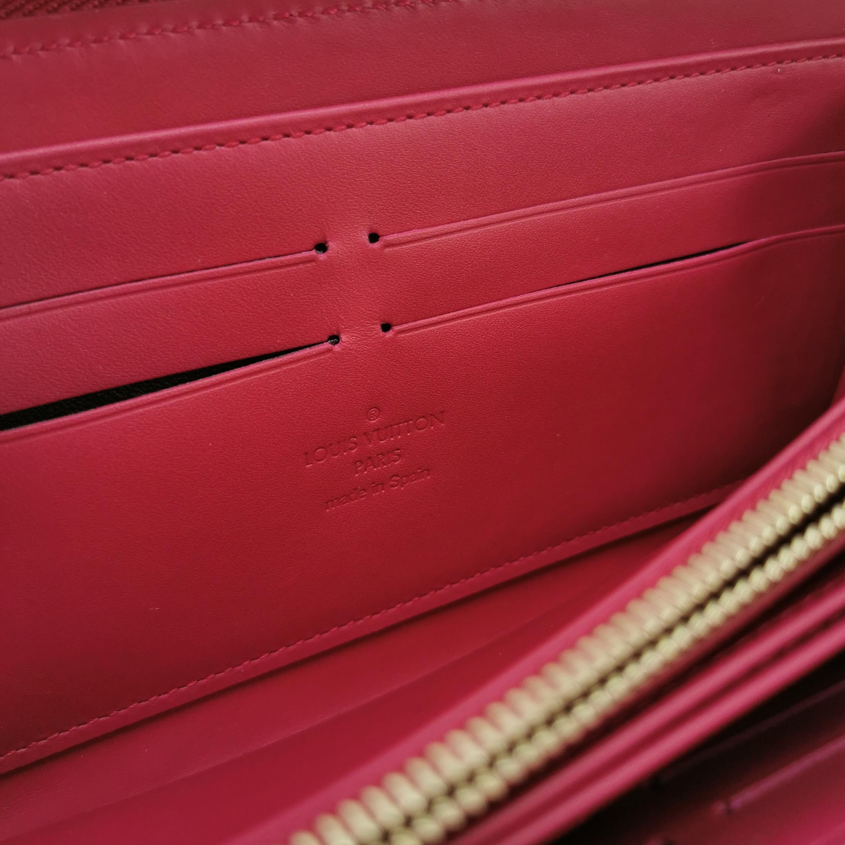 Louis Vuitton Louis Vuitton (LV) Zippy patent leather monogram embossed z Size ONE SIZE - 3 Thumbnail