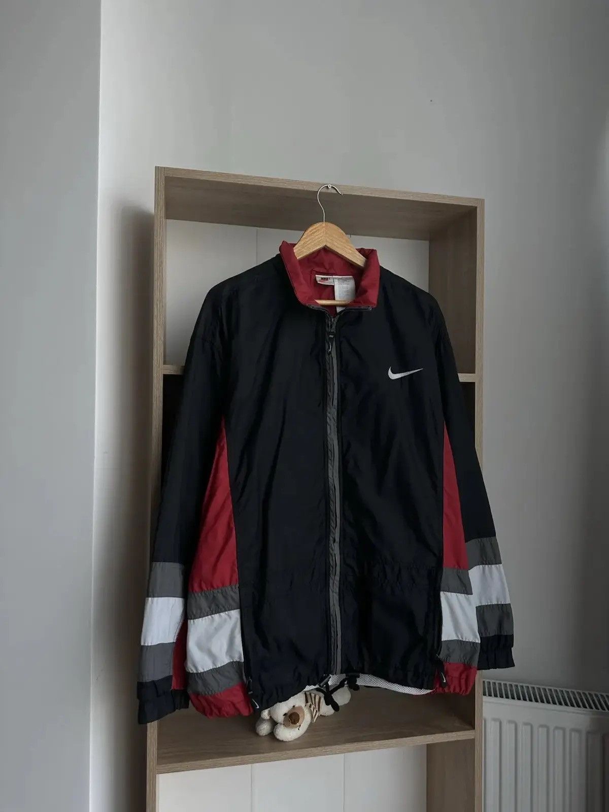 Nike Vintage Nike Black Big Logo Nylon Jacket Y2K Size US L / EU 52-54 / 3 - 2 Thumbnail