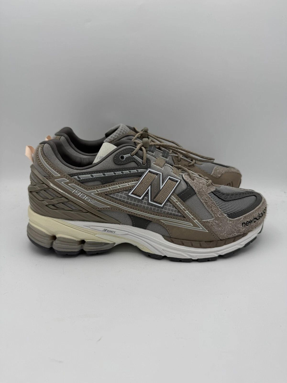 New Balance Invincible x N. Hoolywood x New Balance 1906U Moonrock Gray Size US 9.5 / EU 42-43 - 2 Thumbnail