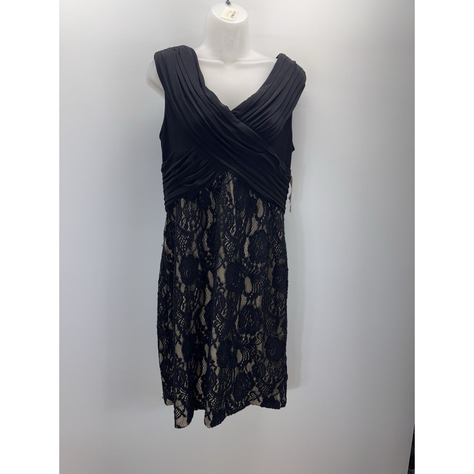 Other David's Bridal Sleeveless Black Lace Beaded Dress Size 16 Size XXL / US 16-18 / IT 52-54 - 1 Thumbnail