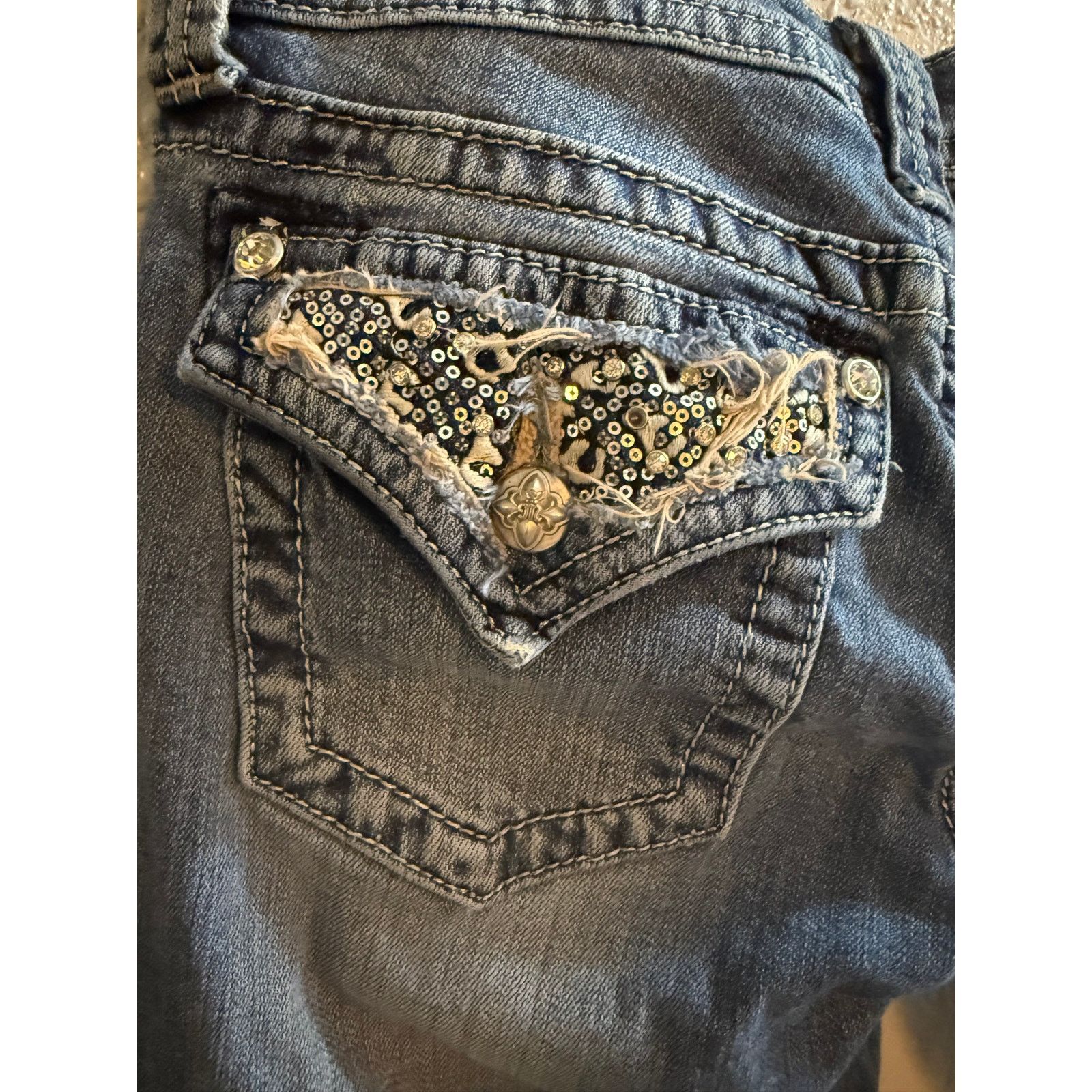 Miss Me Miss Me Leopard Print Sequin Flap Pocket Easy Capri SZ 29 Size 29" - 4 Thumbnail