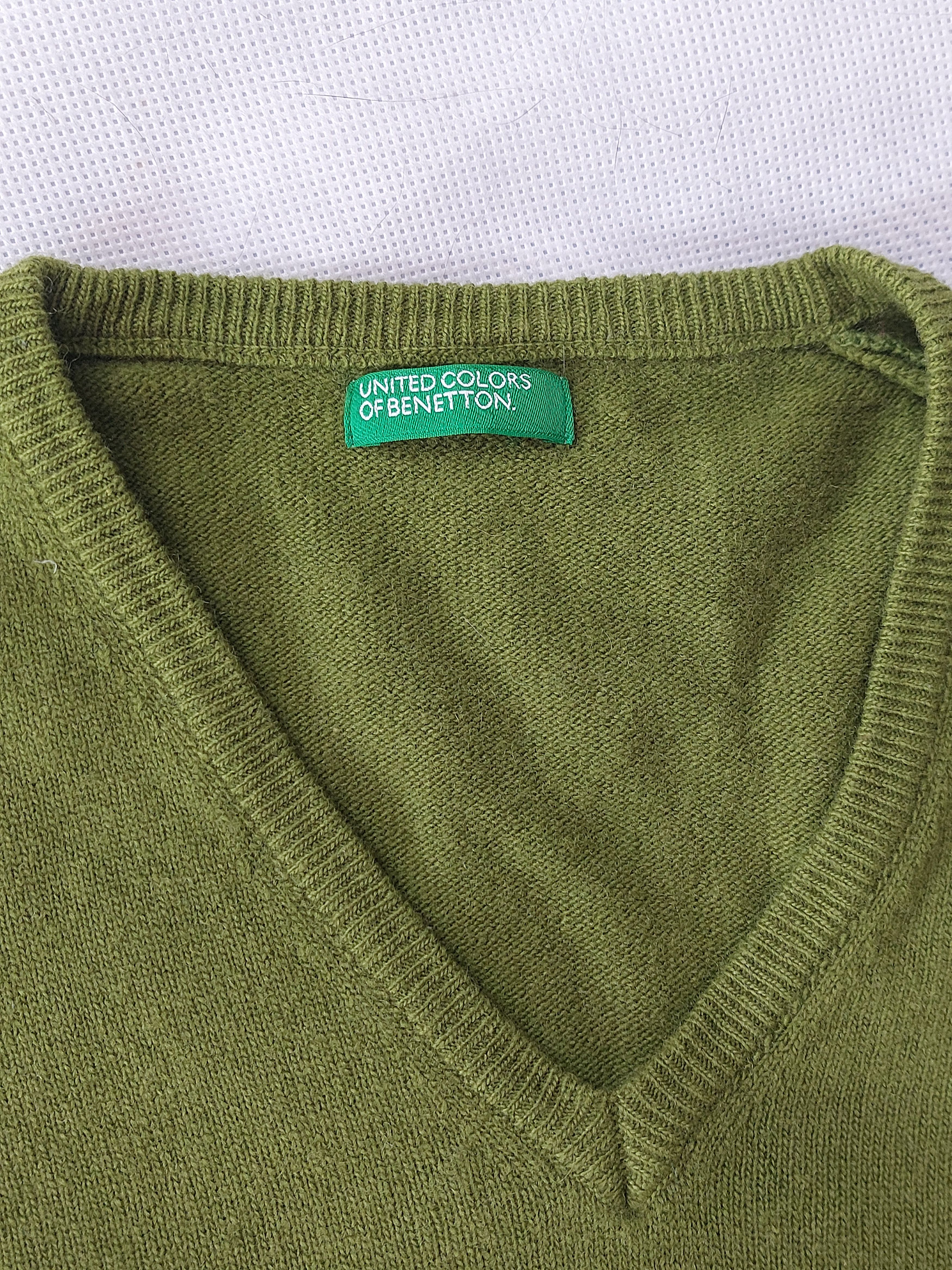 United Colors Of Benetton UNITED COLORS OF BENETTON wool V-neck Sweater Embroidered Size M / US 6-8 / IT 42-44 - 7 Thumbnail