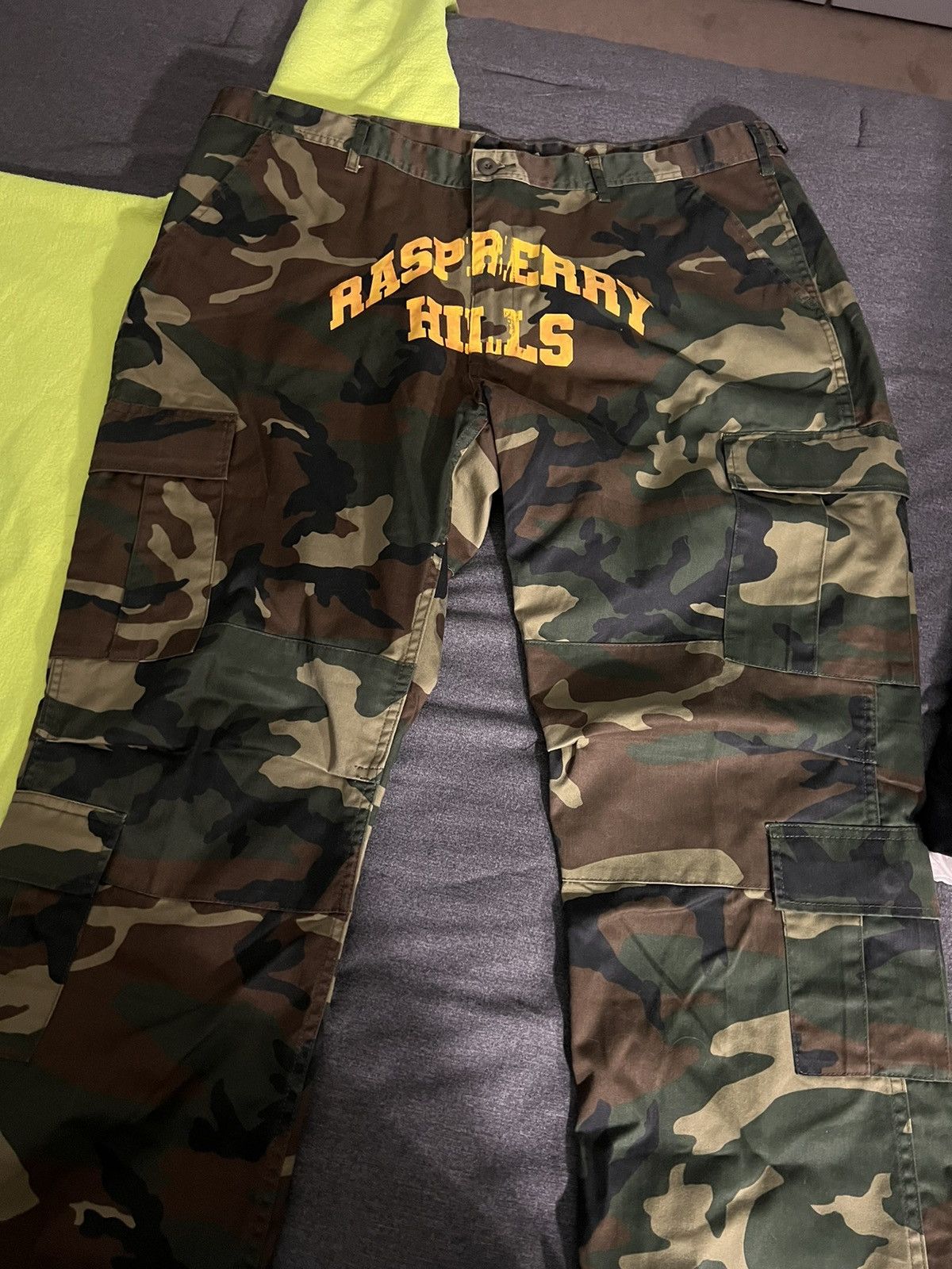 Streetwear Gv Gallery Raspberry Hills Cargo pants | Grailed