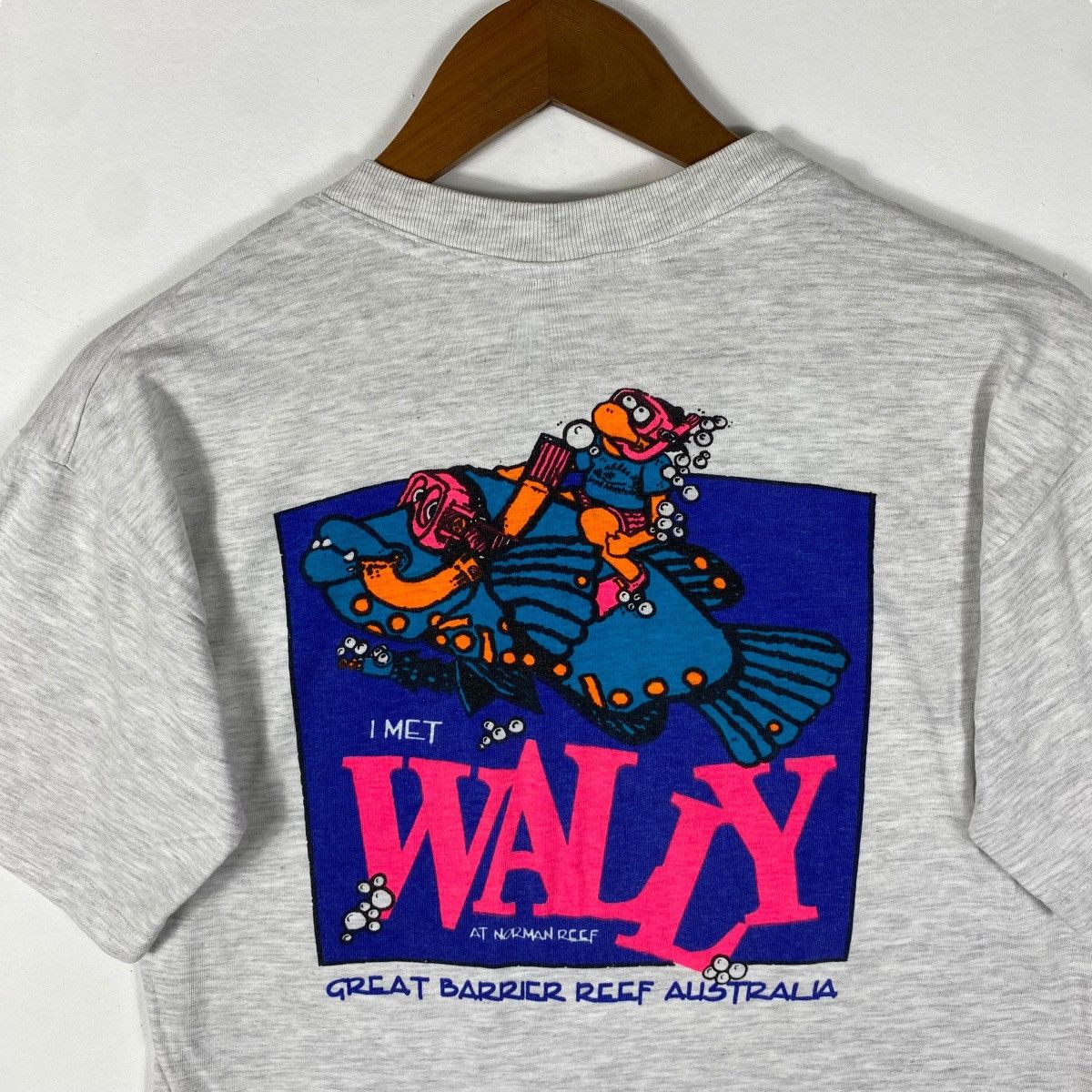 Vintage Vintage 90's I Met WALLY At Norman Reef Graphic Tee Size US M / EU 48-50 / 2 - 2 Thumbnail