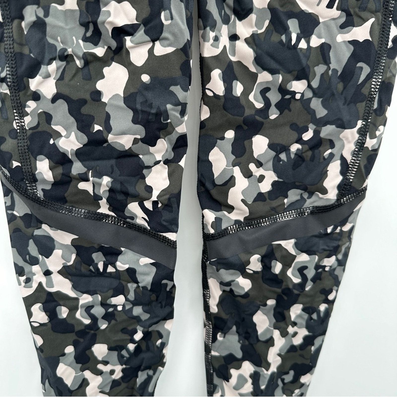 Sweaty Betty Sweaty Betty The Zero Gravity Elephant Camo Leggings Sz XS Size 22" - 4 Thumbnail