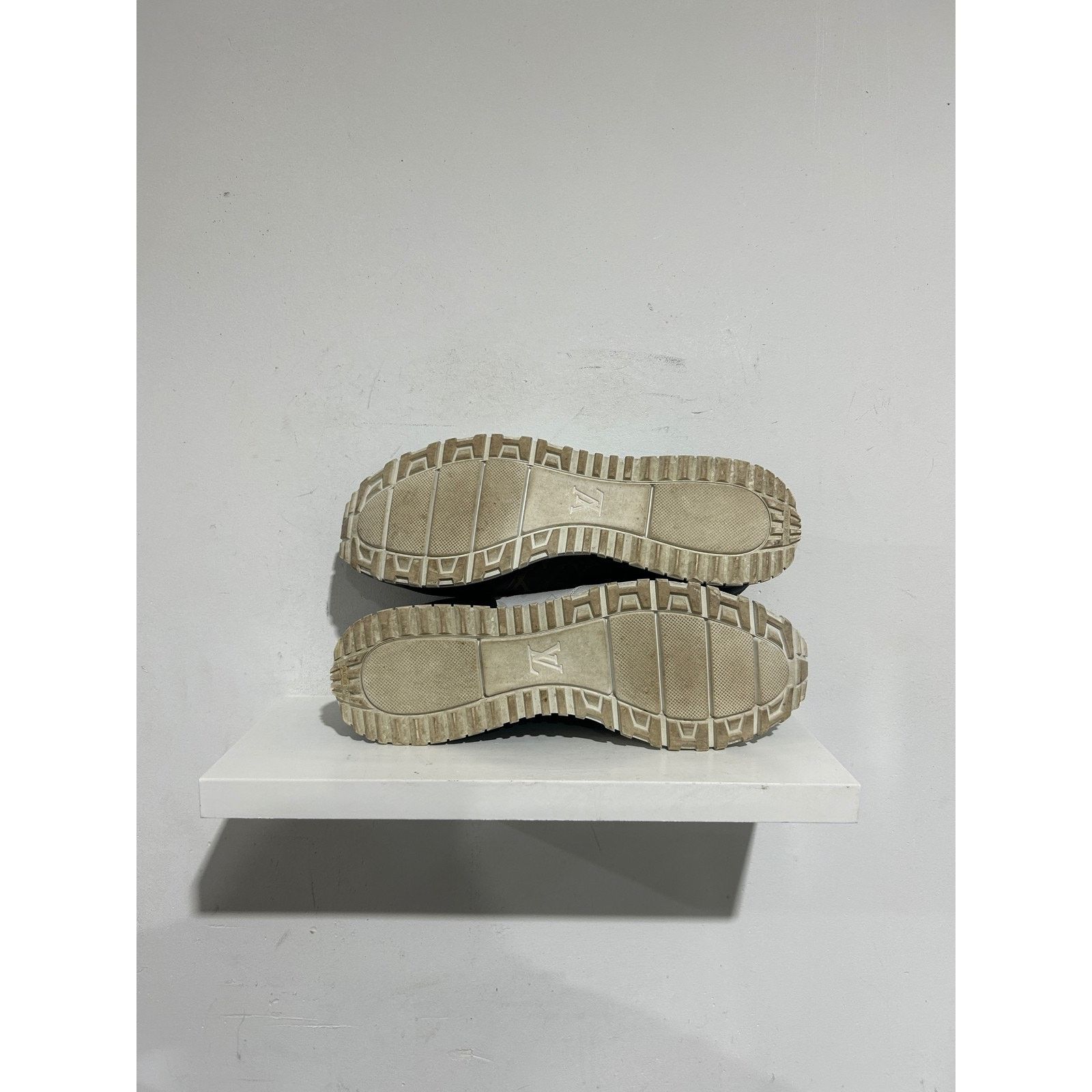 Louis Vuitton LOUIS VUITTON RUN AWAY TRIPLE MONOGRAM SNEAKER SZ LV10 USED Size US 12 / EU 45 - 7 Thumbnail