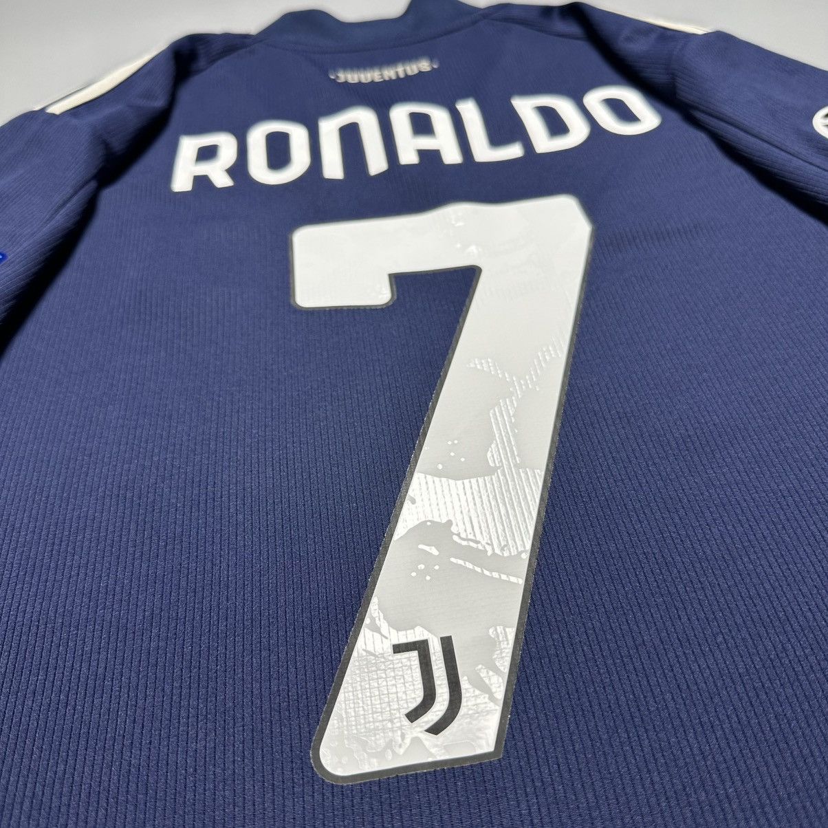 Vintage JUVENTUS ADIDAS 2020/2021 FOOTBALL AWAY JERSEY #7 RONALDO Size US M / EU 48-50 / 2 - 10 Thumbnail